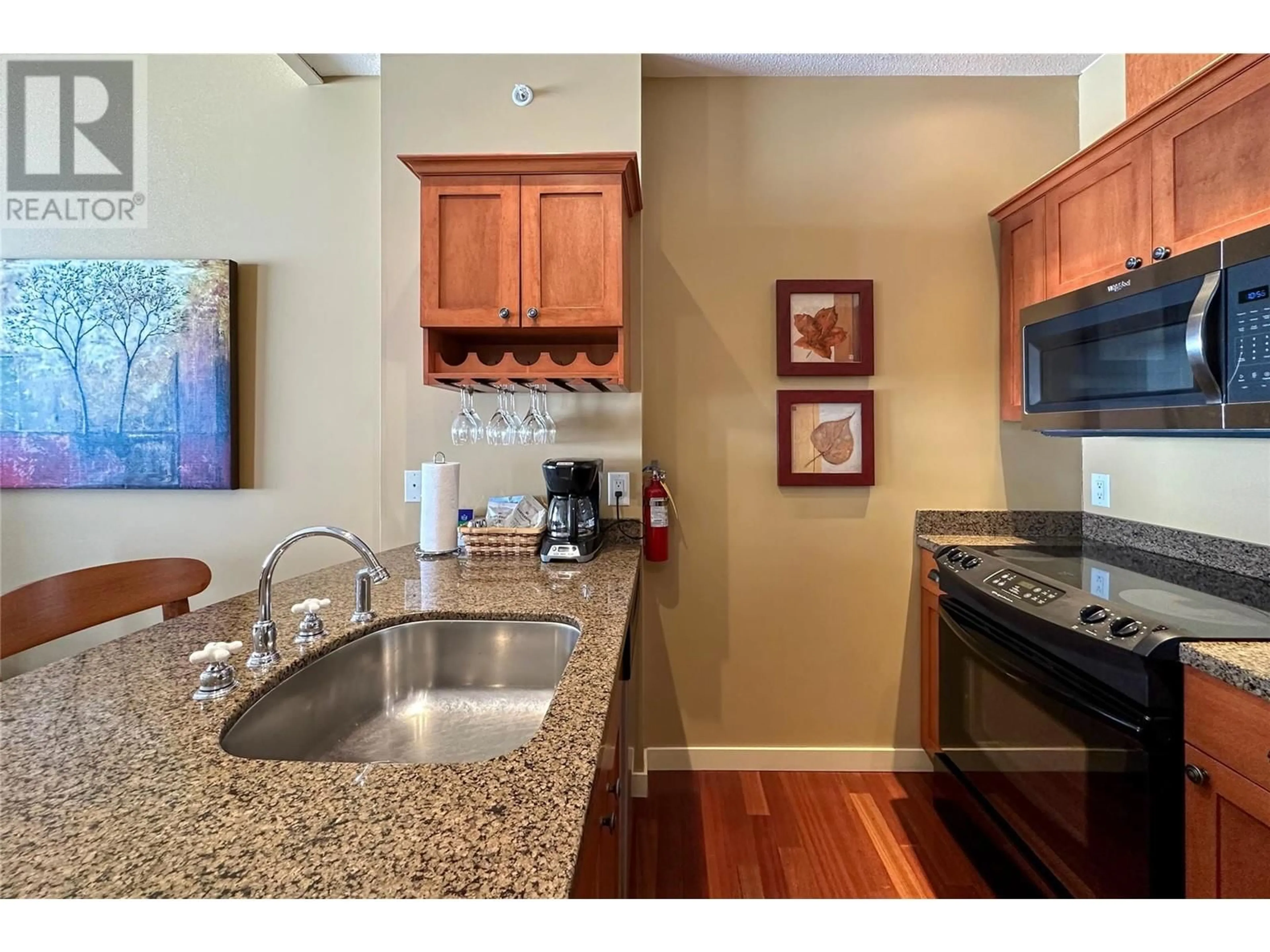Standard kitchen, ceramic/tile floor for 320 - 255 FEATHERTOP WAY, Big White British Columbia V1P1P3