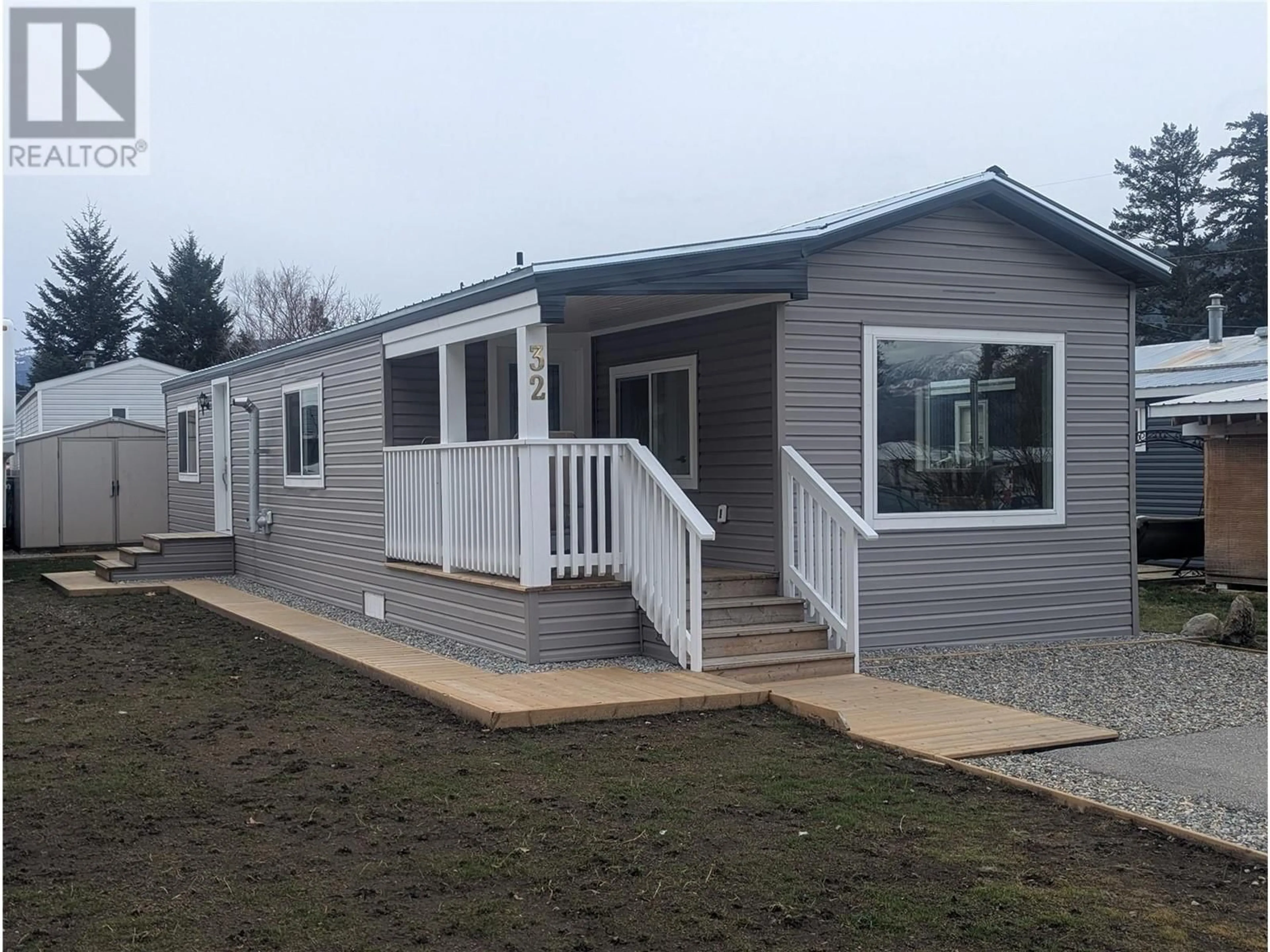 Home with vinyl exterior material, street for 32 - 1214 OKANAGAN AVENUE, Chase British Columbia V0E1M0