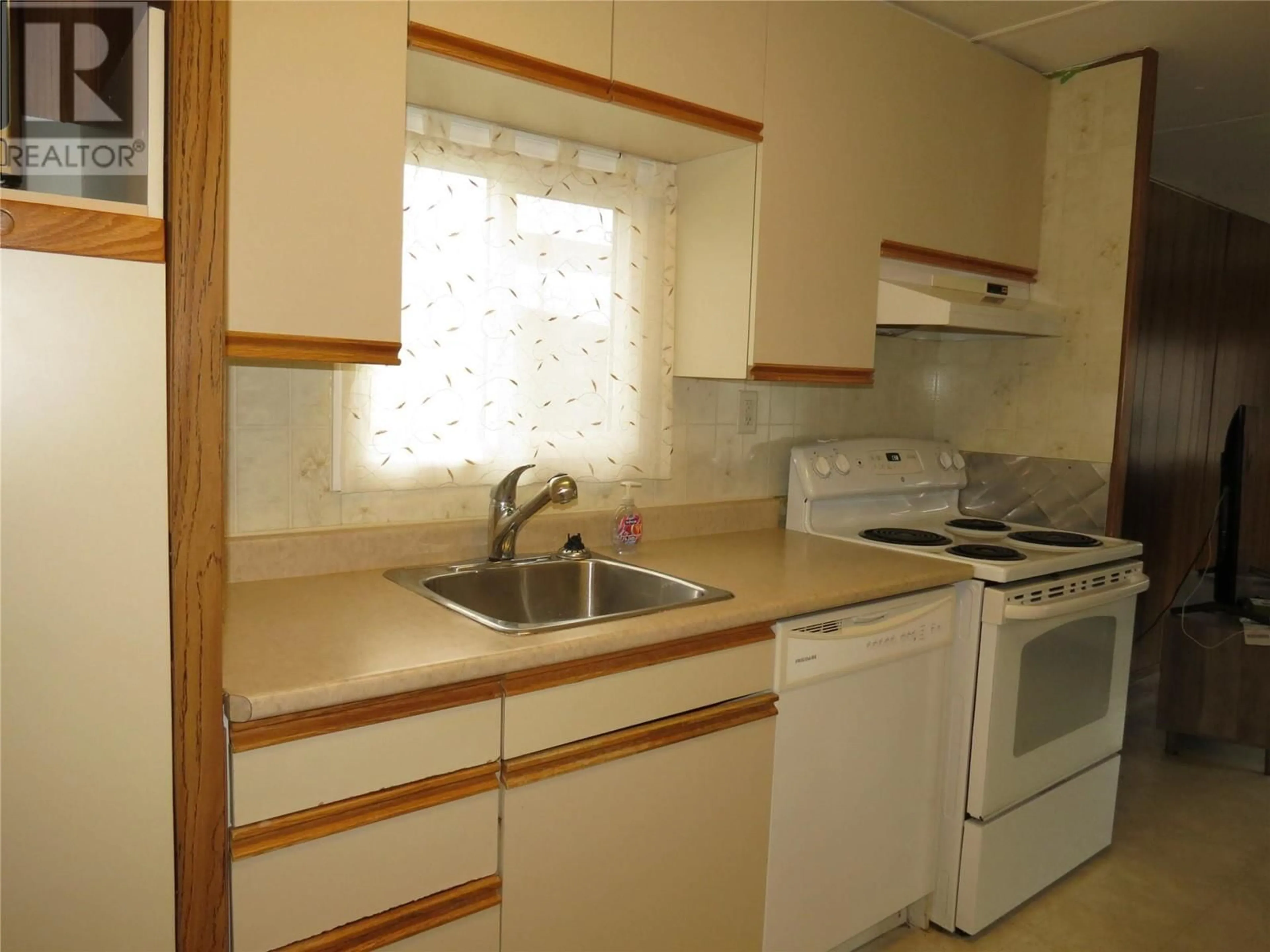 Standard kitchen, unknown for 1600 43rd Avenue Unit# 7, Vernon British Columbia V1T9G6