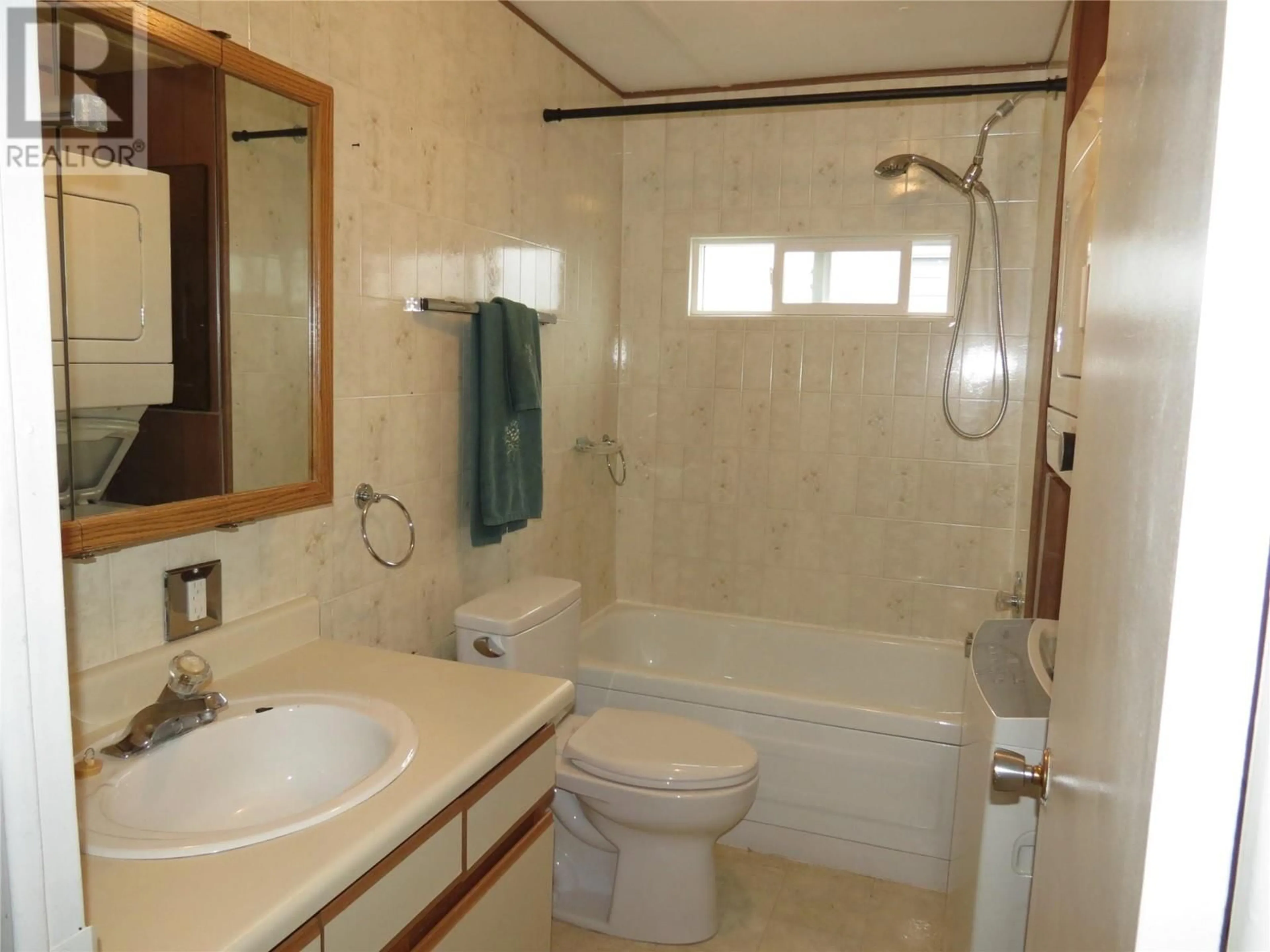 Standard bathroom, ceramic/tile floor for 1600 43rd Avenue Unit# 7, Vernon British Columbia V1T9G6