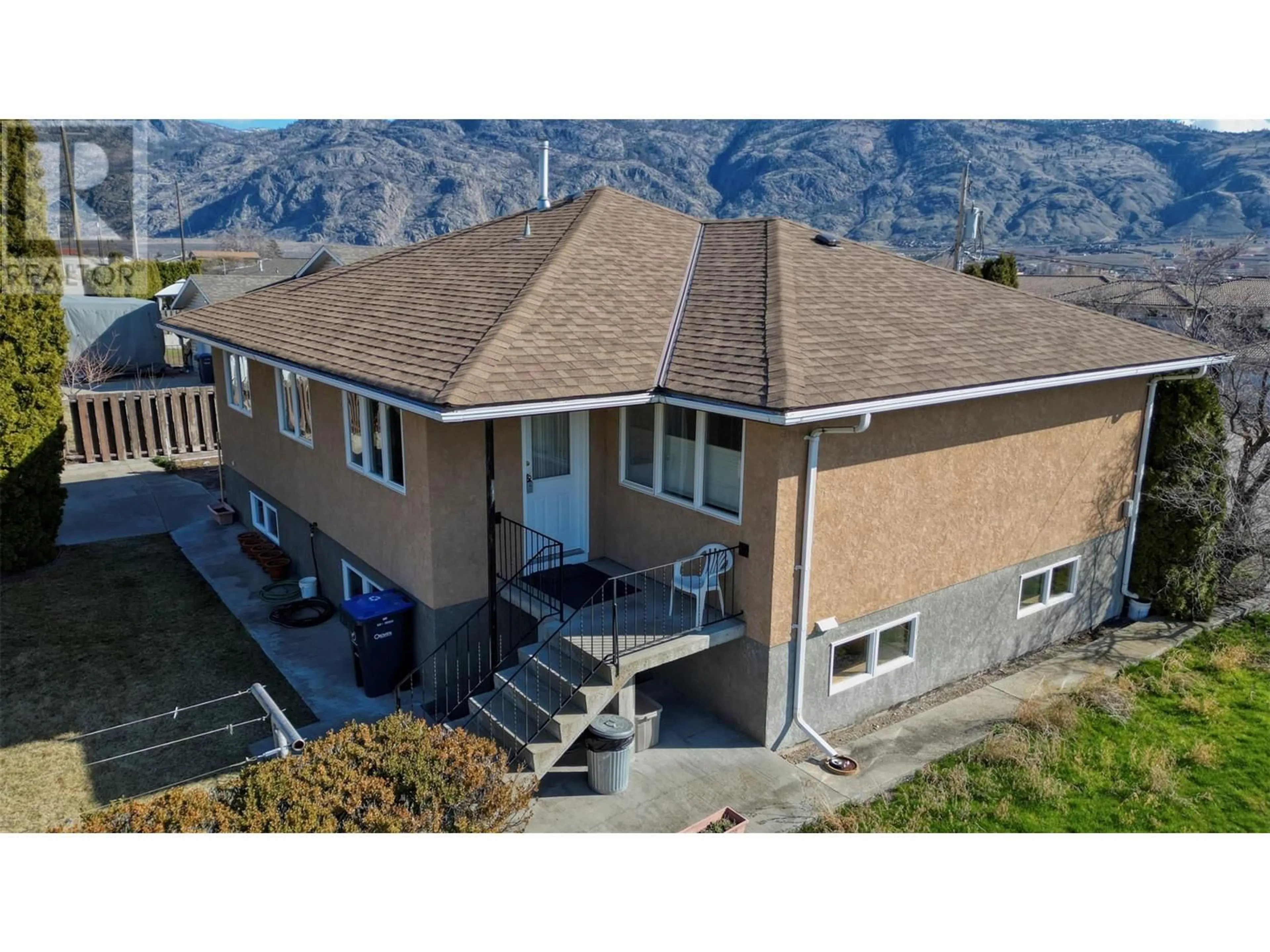 A pic from outside/outdoor area/front of a property/back of a property/a pic from drone, mountain view for 14 Osprey Place, Osoyoos British Columbia V0H1V1