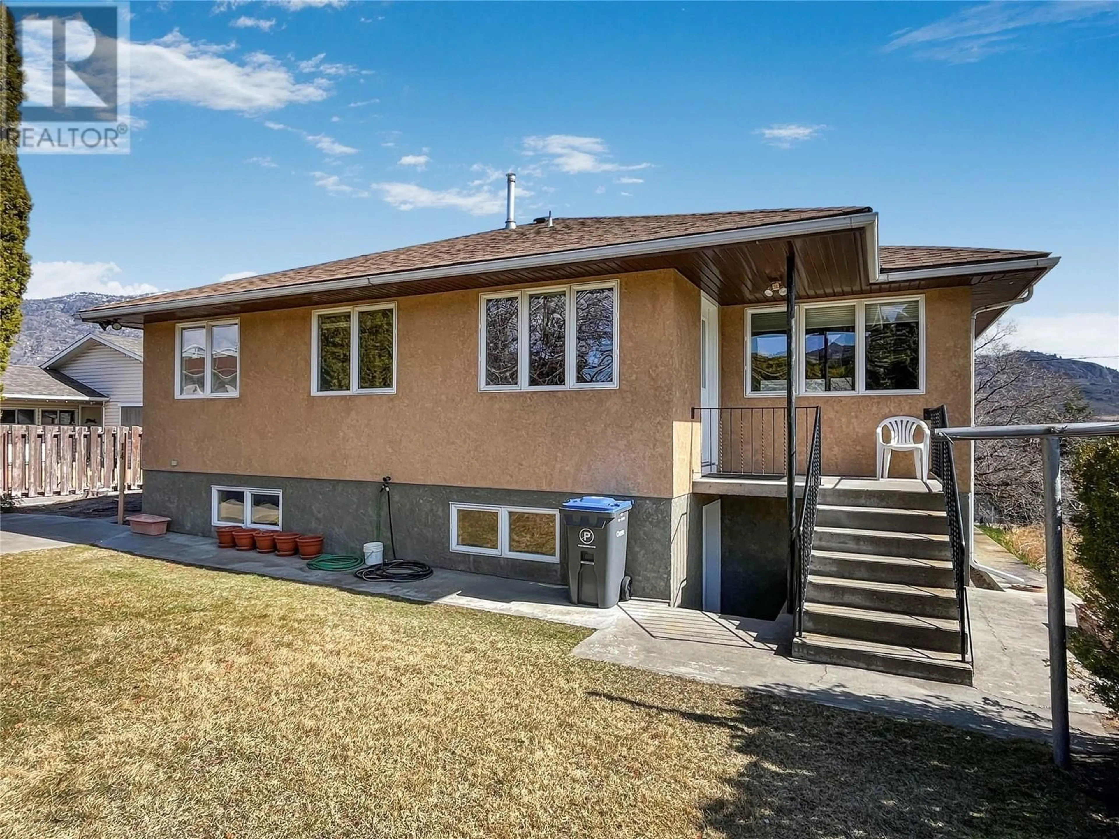 Home with vinyl exterior material, street for 14 Osprey Place, Osoyoos British Columbia V0H1V1