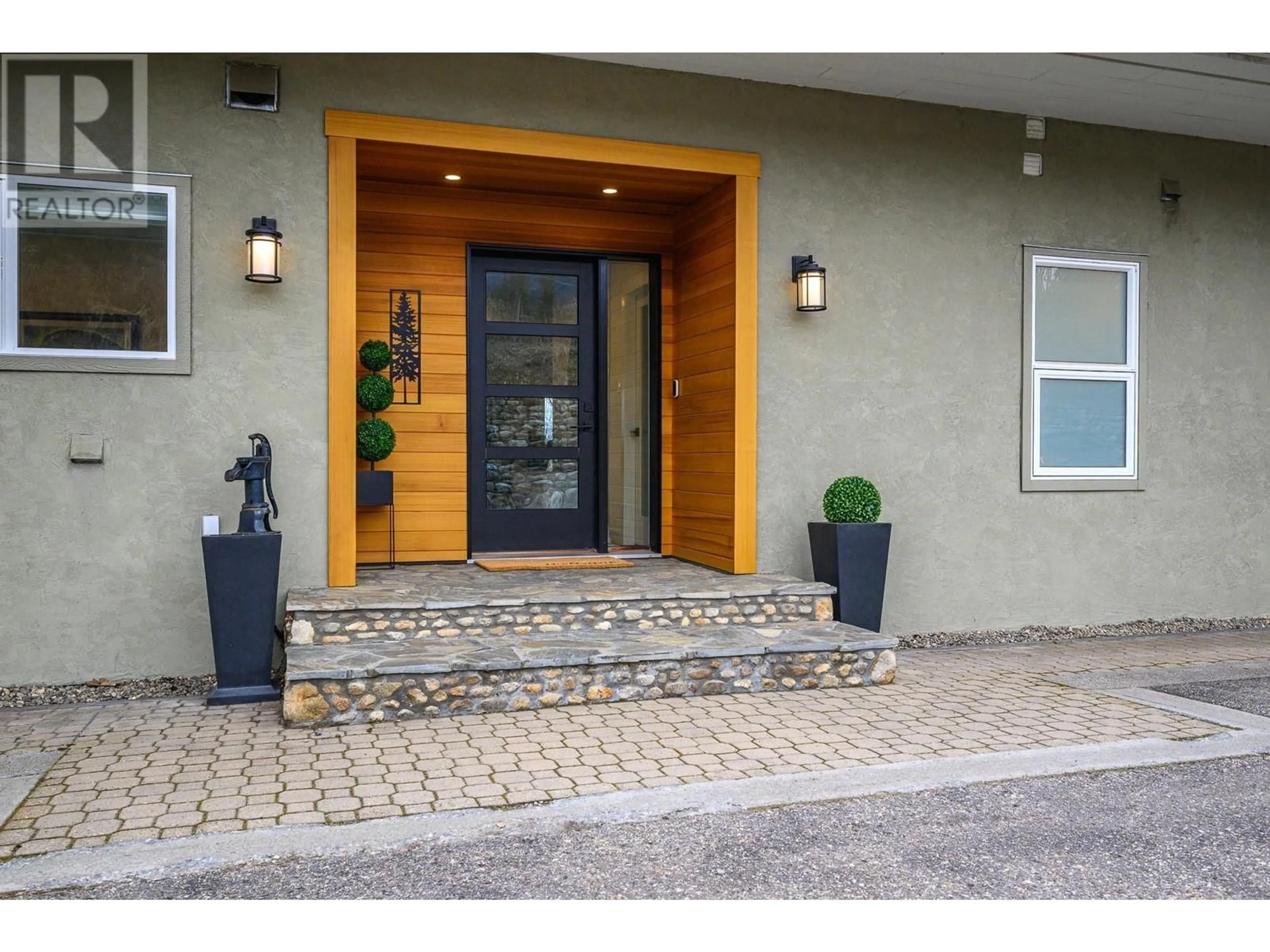 Indoor entryway for 5393 East Vernon Road, Vernon British Columbia V1B3J7