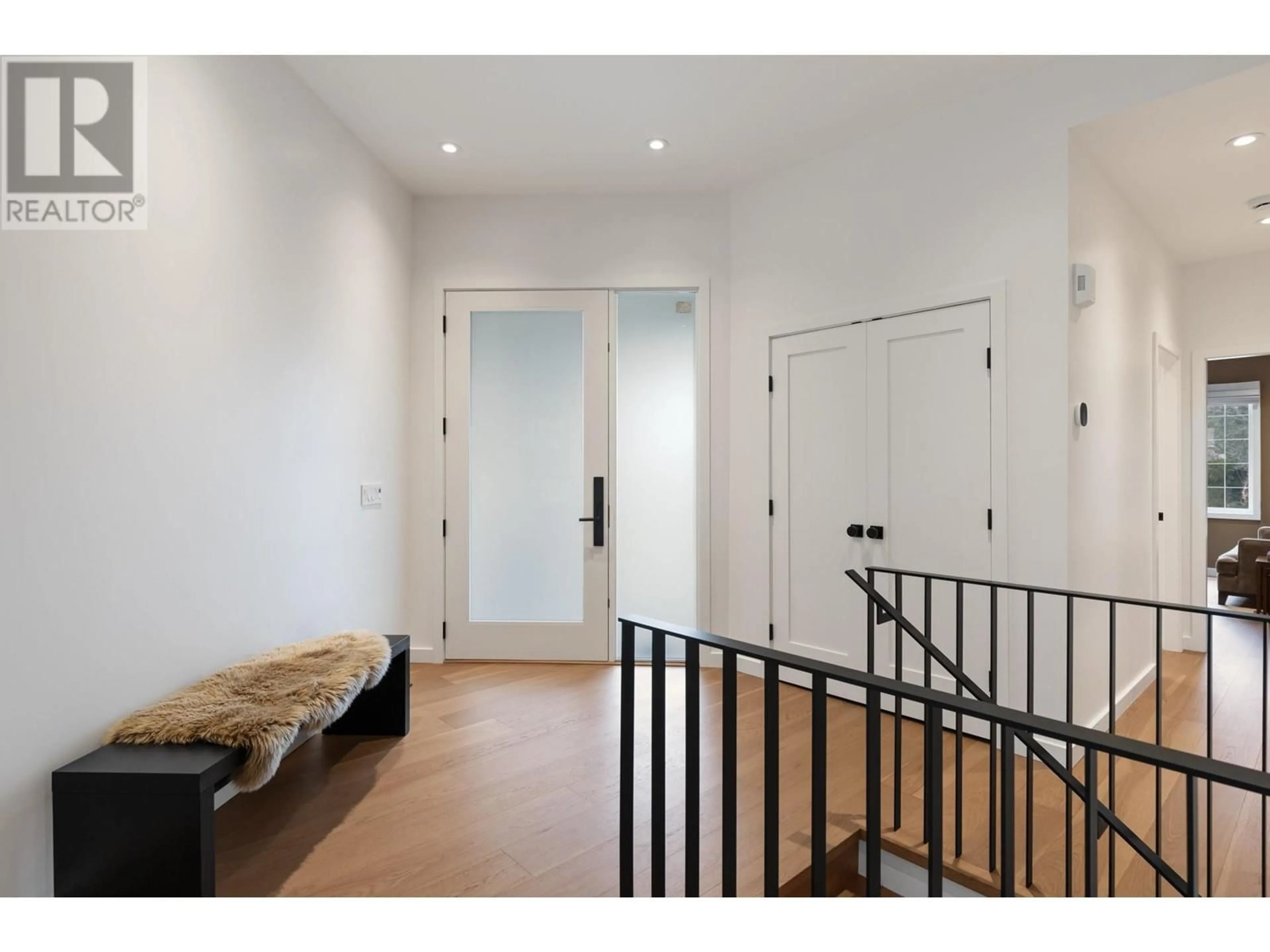 Indoor entryway for 4158 GALLAGHERS FOREST SOUTH, Kelowna British Columbia V1W5E4
