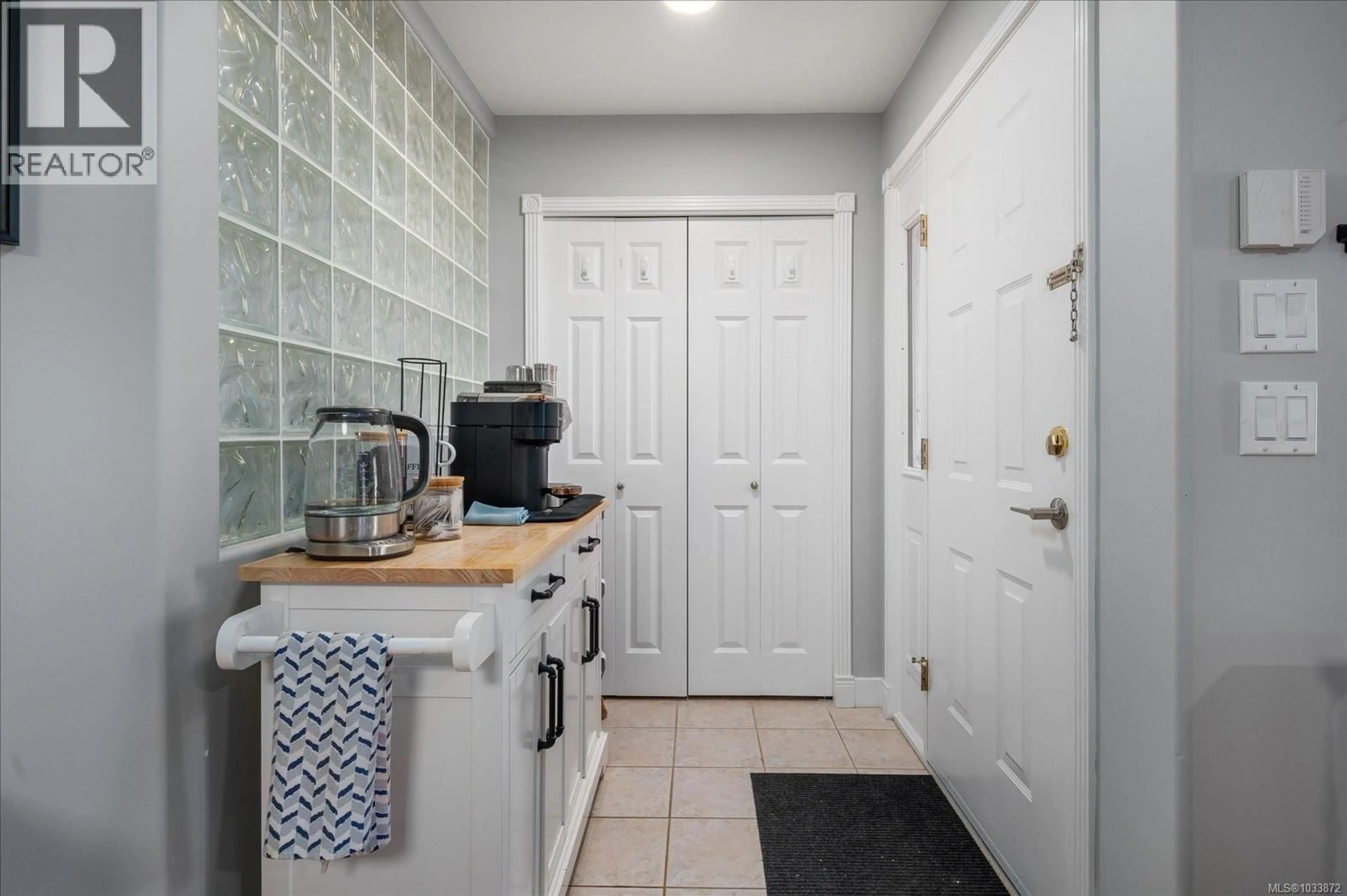 Standard kitchen, ceramic/tile floor for 4937 CLEMATIS PLACE, Nanaimo British Columbia V9T1T4
