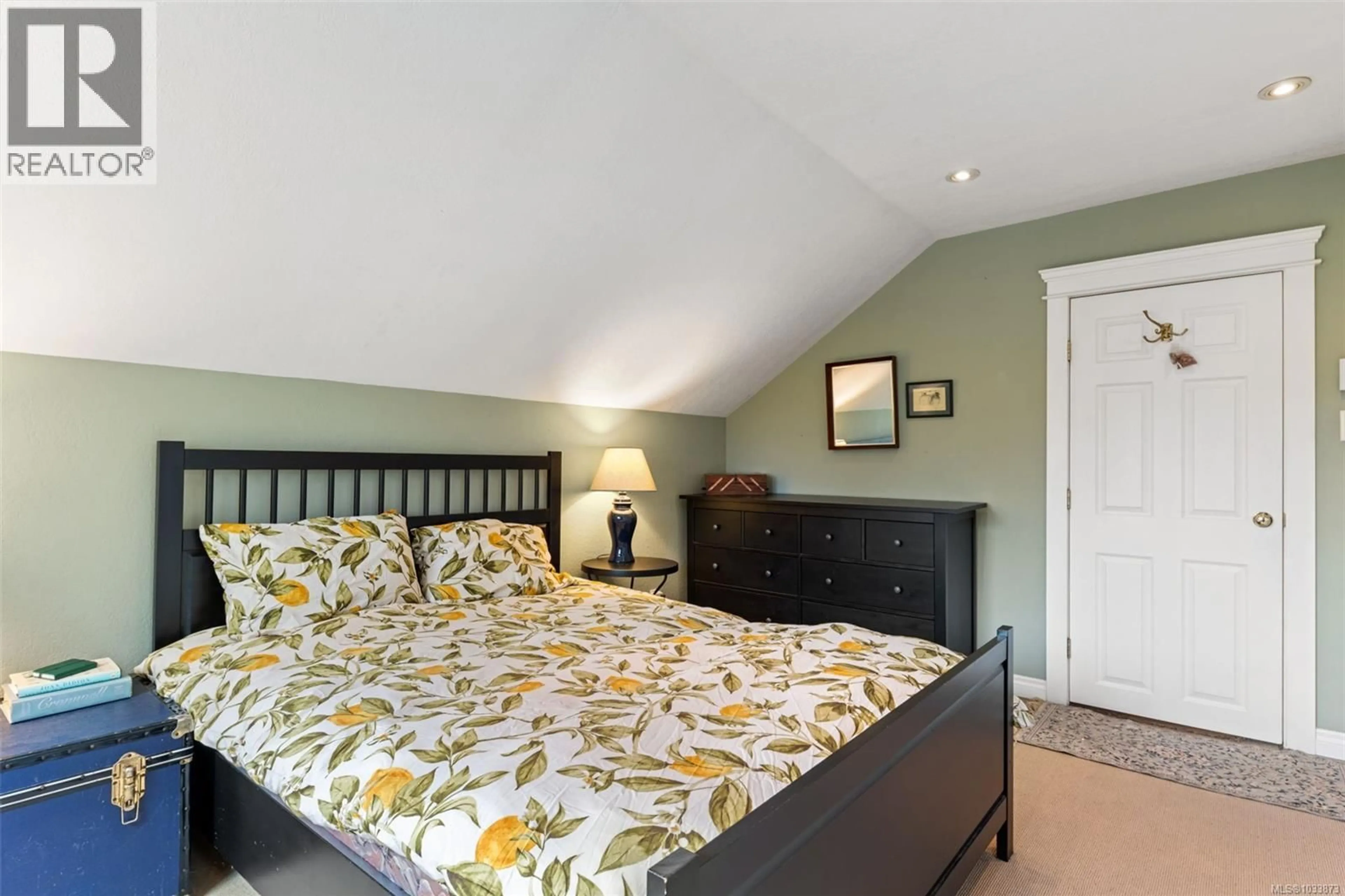 Bedroom with bed, unknown for 1129 VISTA HEIGHTS, Victoria British Columbia V8T2H3