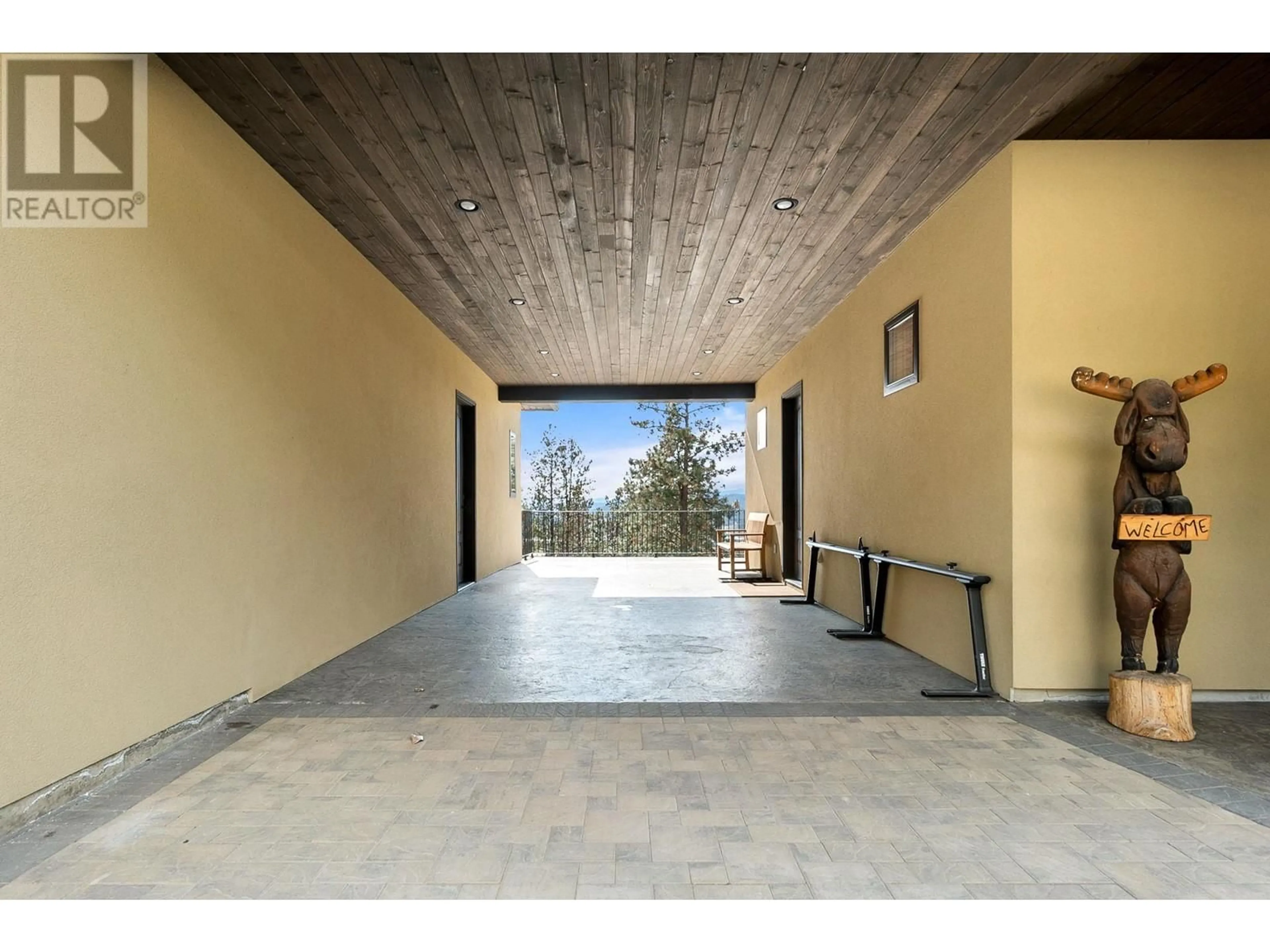 Indoor foyer for 5500 ROCKFACE ROAD, Kelowna British Columbia V1X7V7