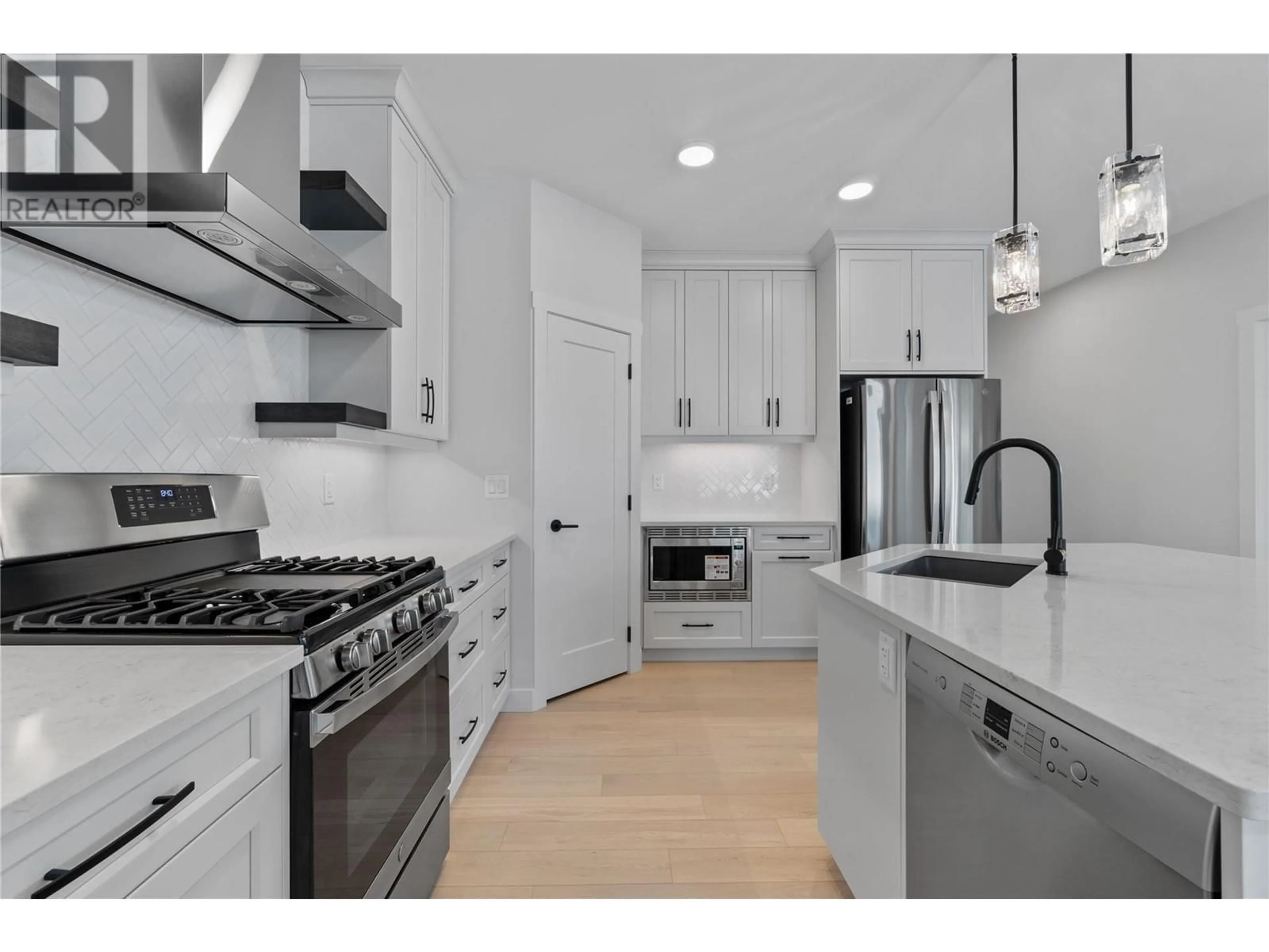 Open concept kitchen, unknown for 9 - 1840 10 STREET SOUTHWEST, Salmon Arm British Columbia V1E0H2