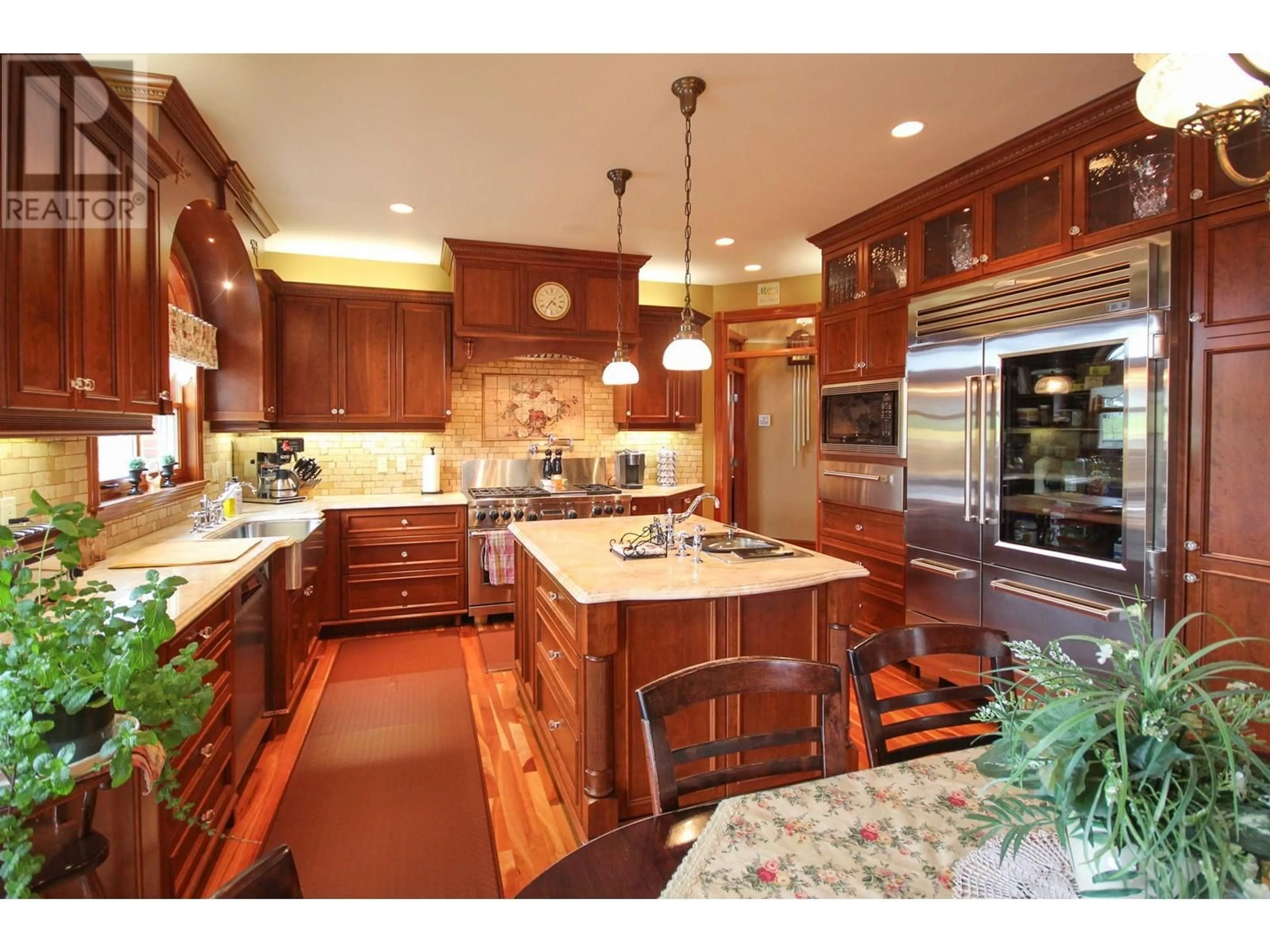 Contemporary kitchen, unknown for 1829 86 AVENUE, Dawson Creek British Columbia V1G0C8