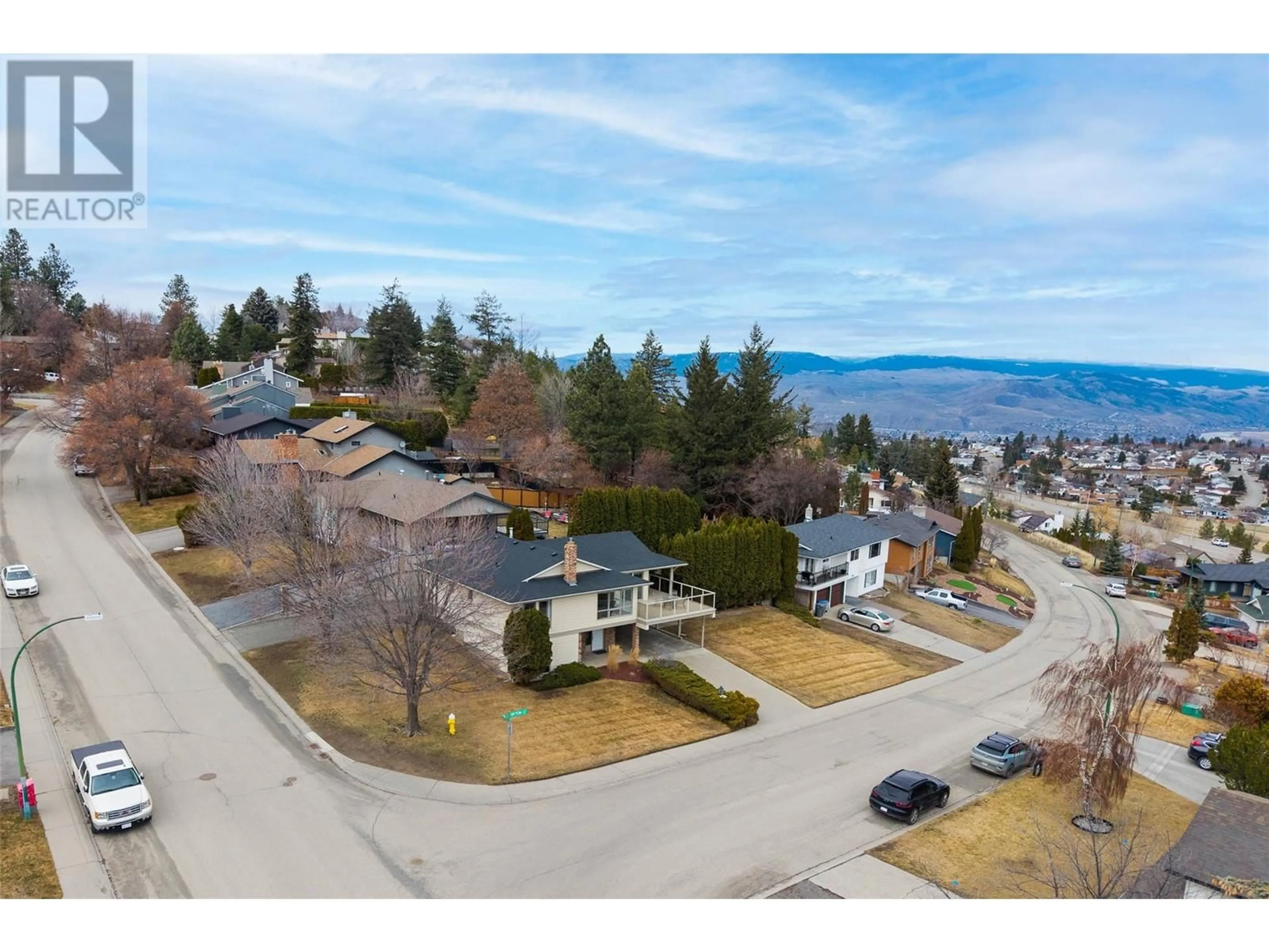 A pic from outside/outdoor area/front of a property/back of a property/a pic from drone, unknown for 2294 SIFTON AVENUE, Kamloops British Columbia V1S1A5