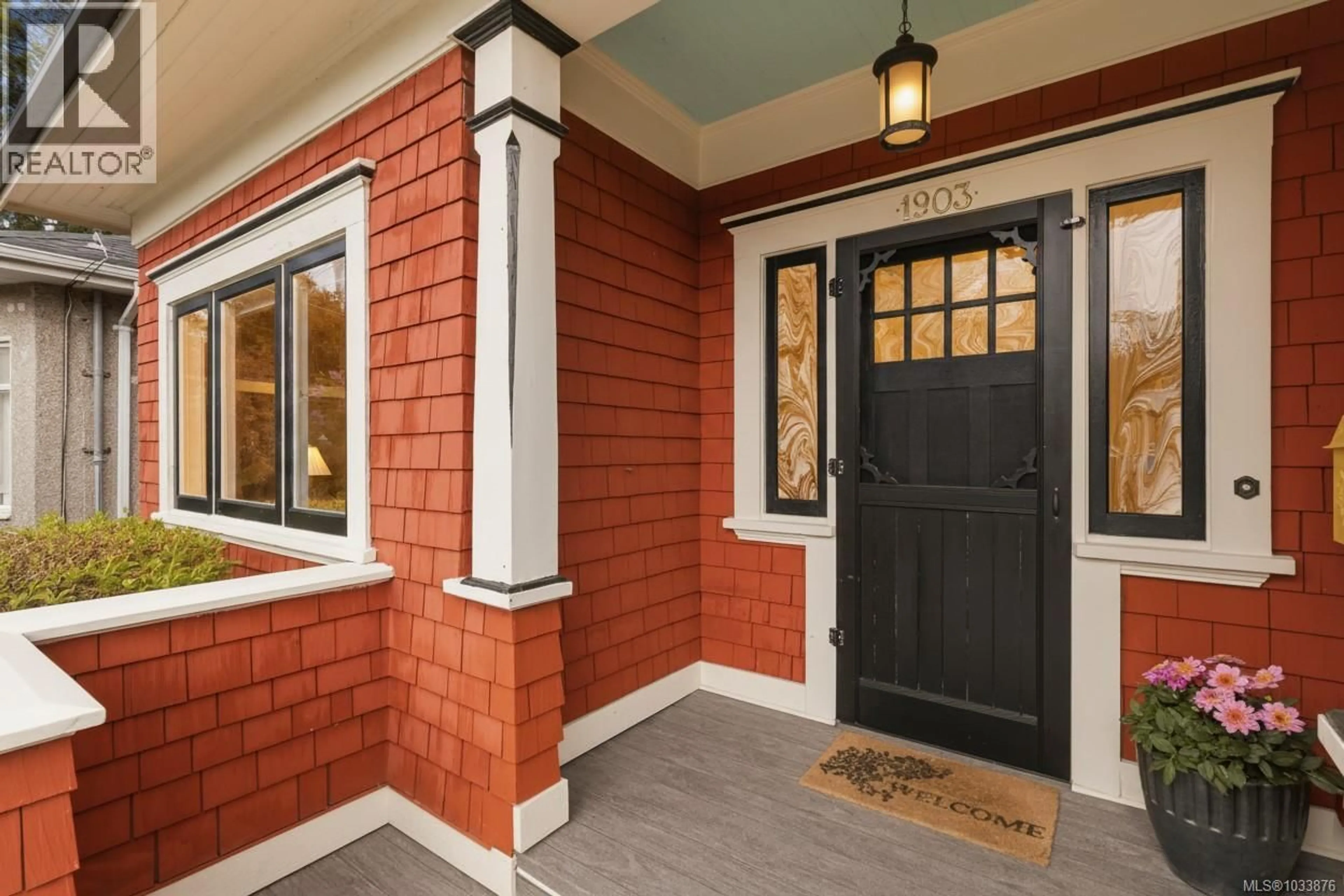 Indoor entryway for 1903 DUCHESS STREET, Victoria British Columbia V8R4W2