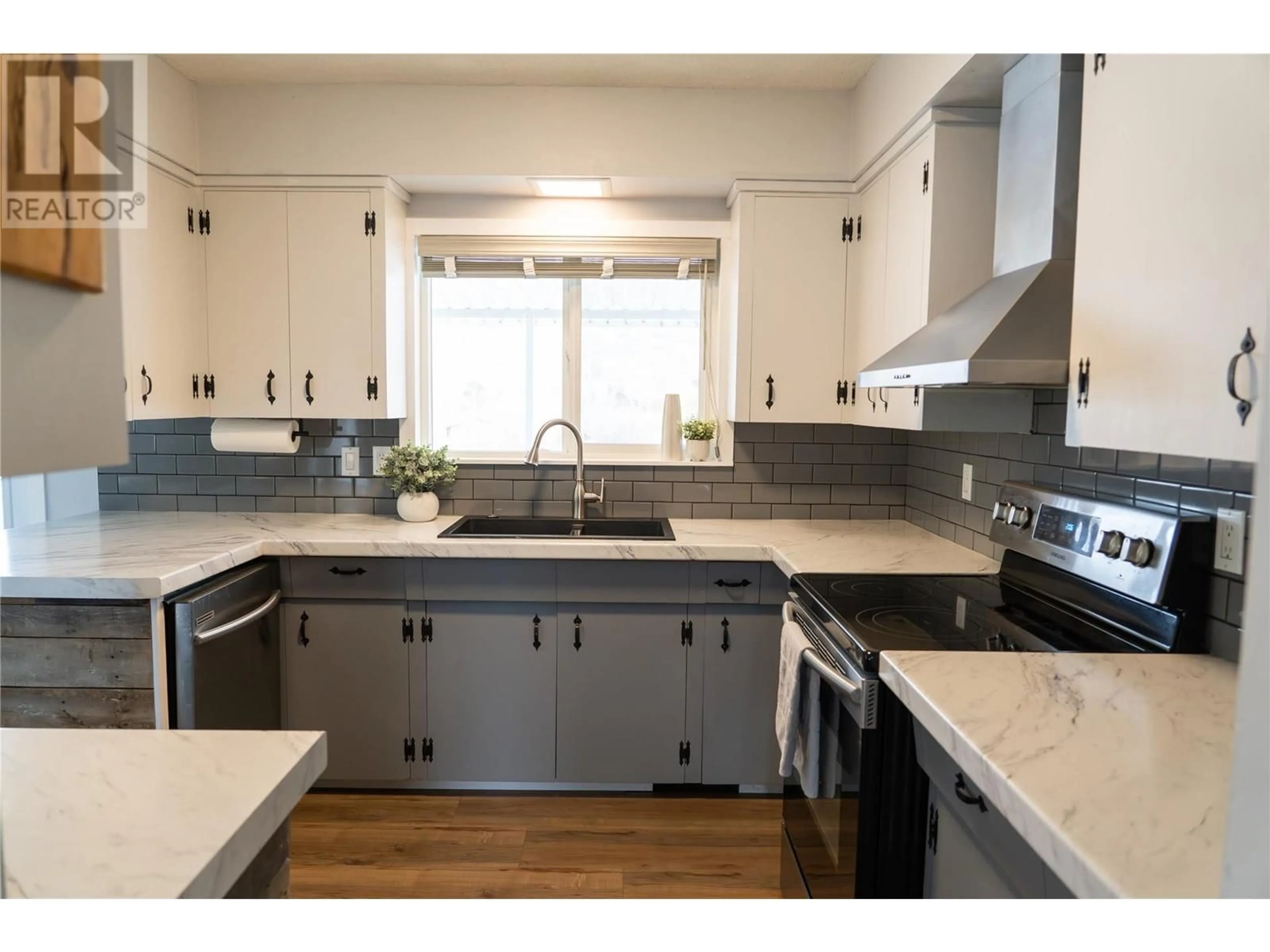 Open concept kitchen, unknown for 1272 NUGGET ROAD, Cache Creek British Columbia V0K1H0
