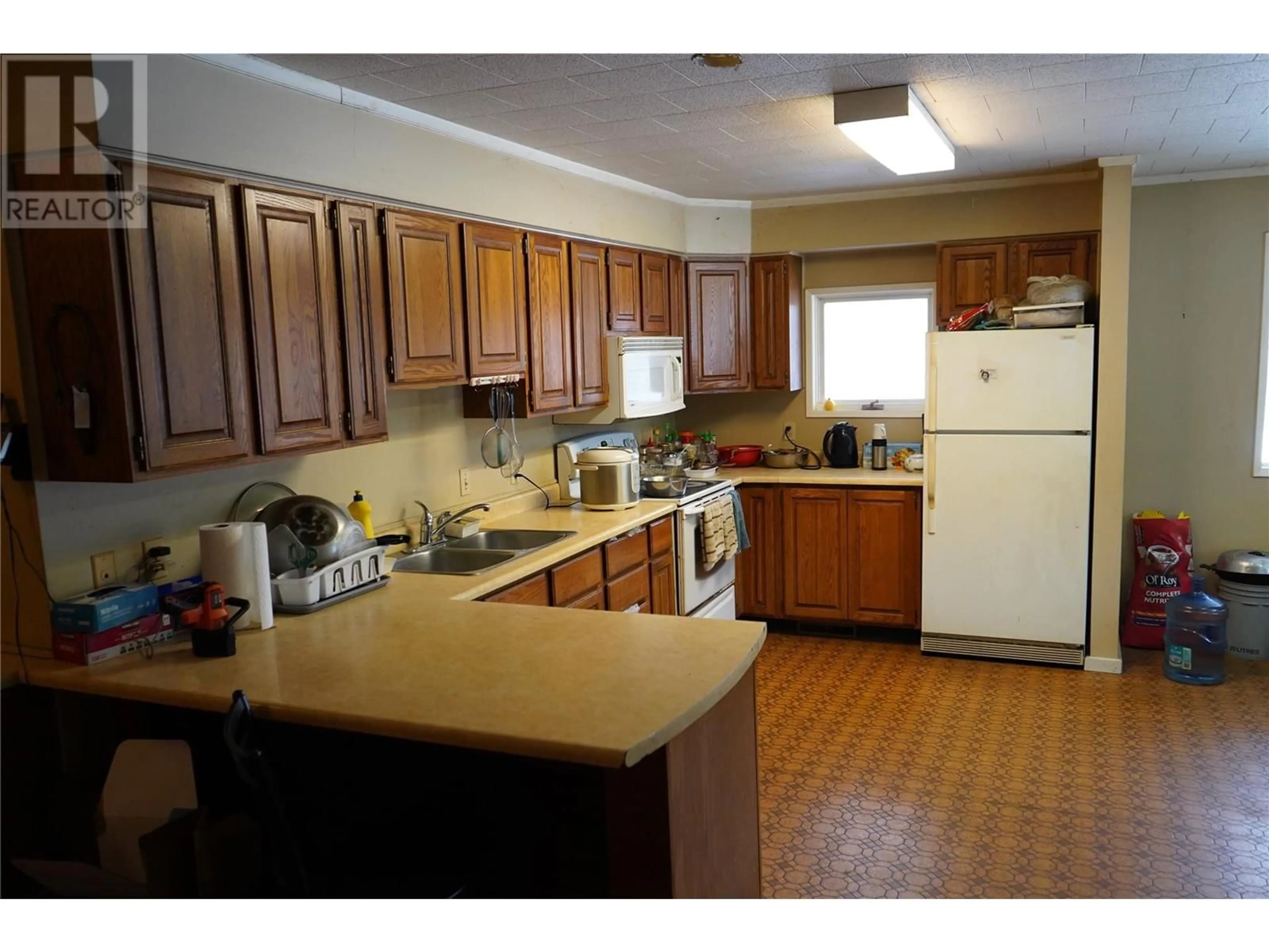 Standard kitchen, ceramic/tile floor for 6805 CARIBOO  97 HIGHWAY, Clinton British Columbia V0K1K0
