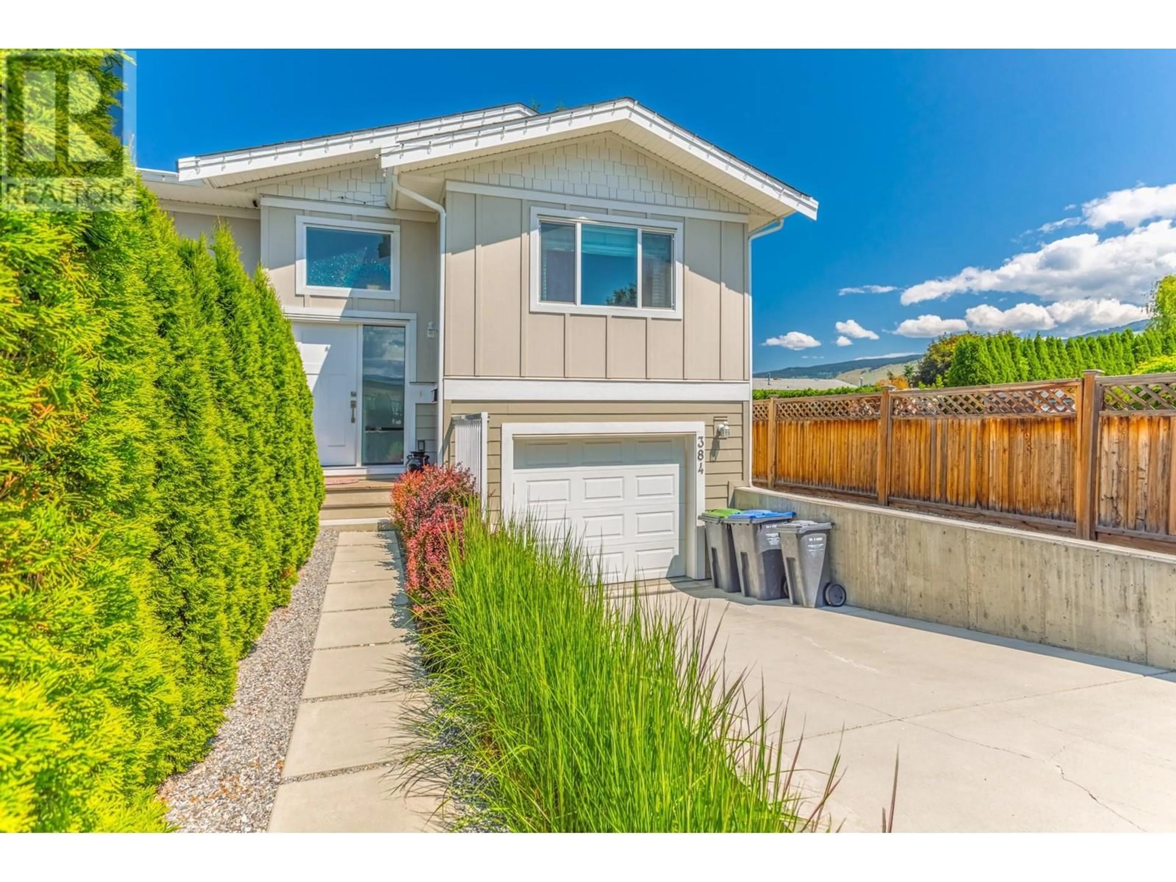 Home with vinyl exterior material, street for 384 HARDIE ROAD, Kelowna British Columbia V1X2H2