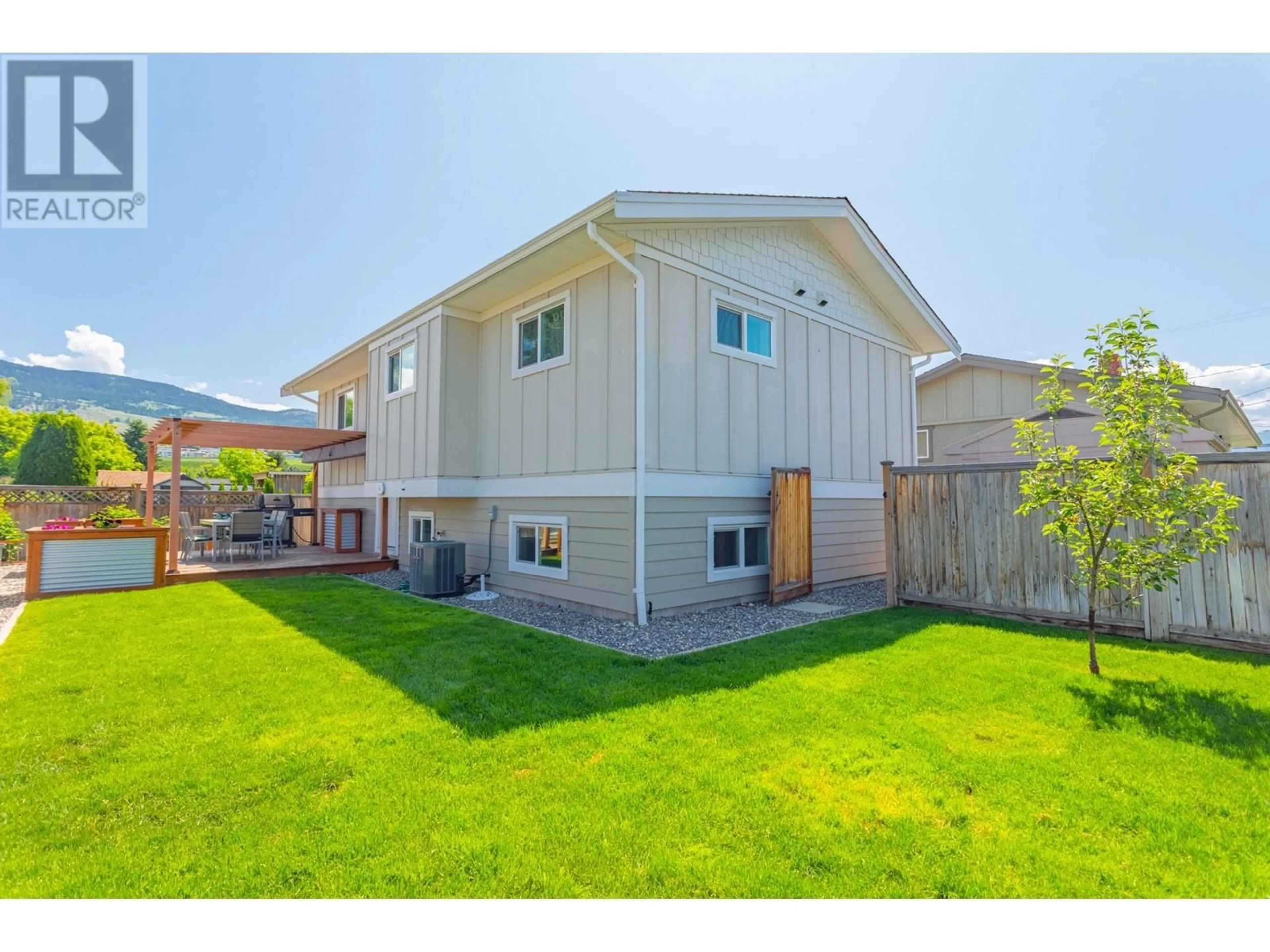 Home with vinyl exterior material, unknown for 384 HARDIE ROAD, Kelowna British Columbia V1X2H2