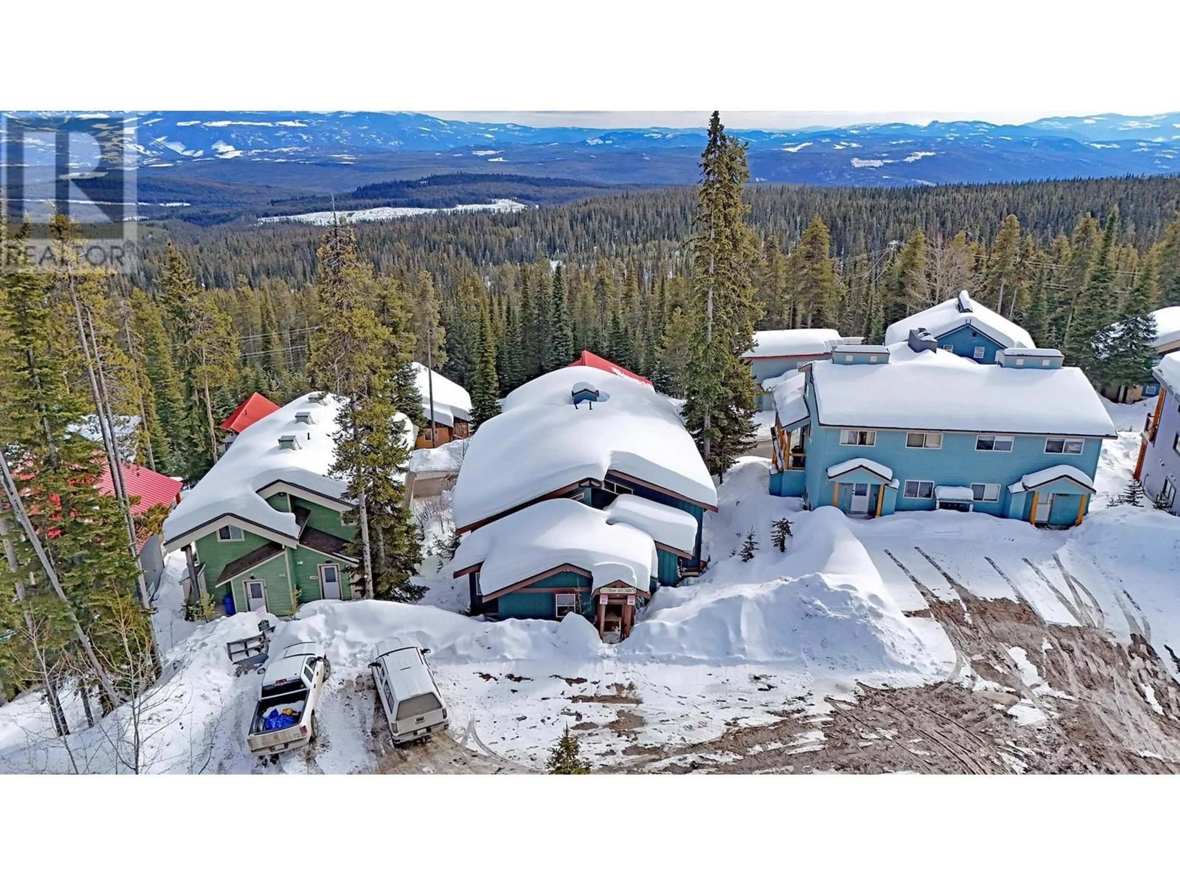 A pic from outside/outdoor area/front of a property/back of a property/a pic from drone, mountain view for 5825B SNOWPINES WAY, Big White British Columbia V1P1T4