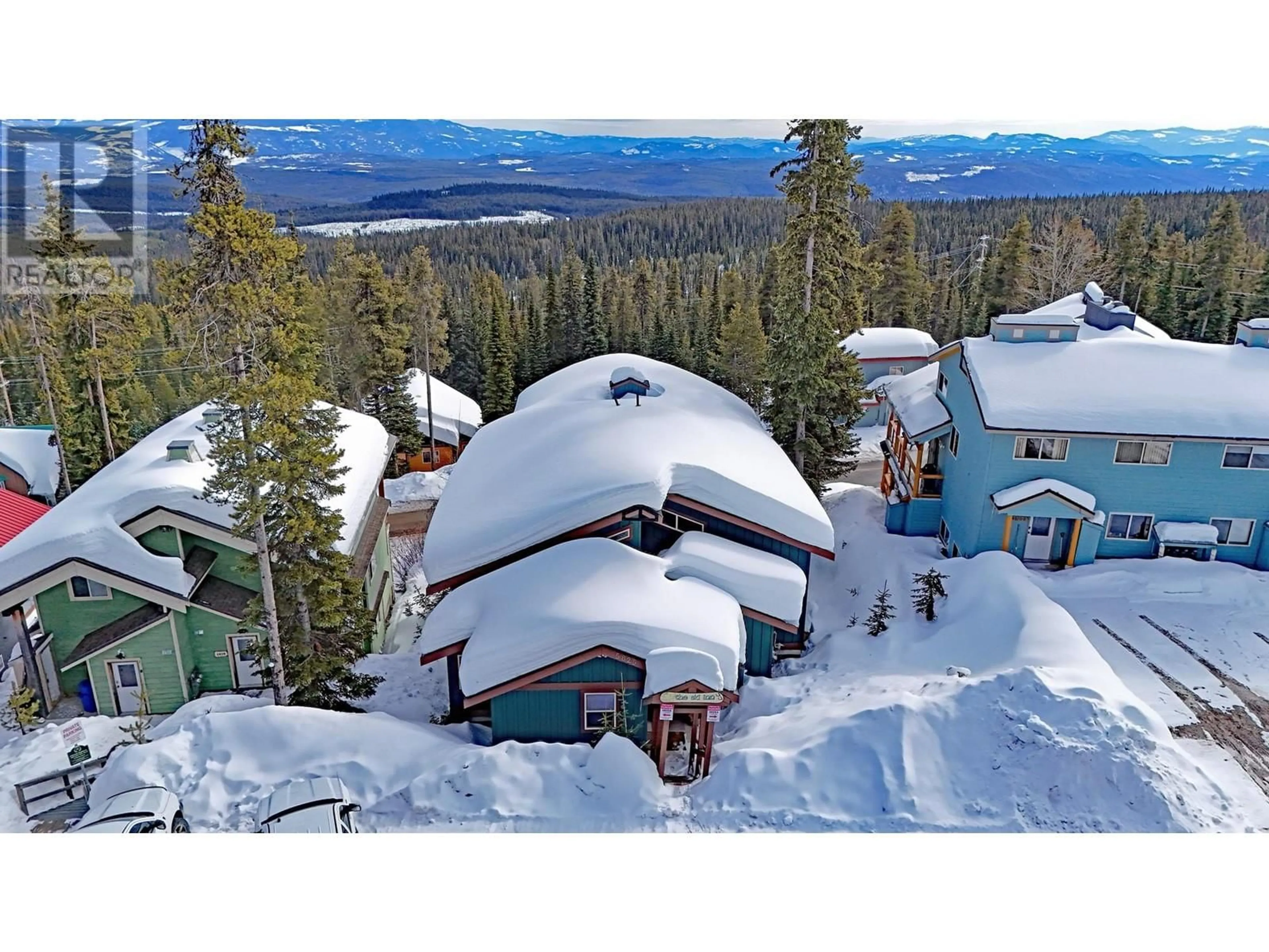 A pic from outside/outdoor area/front of a property/back of a property/a pic from drone, mountain view for 5825B Snowpines Way, Big White British Columbia V1P1T4