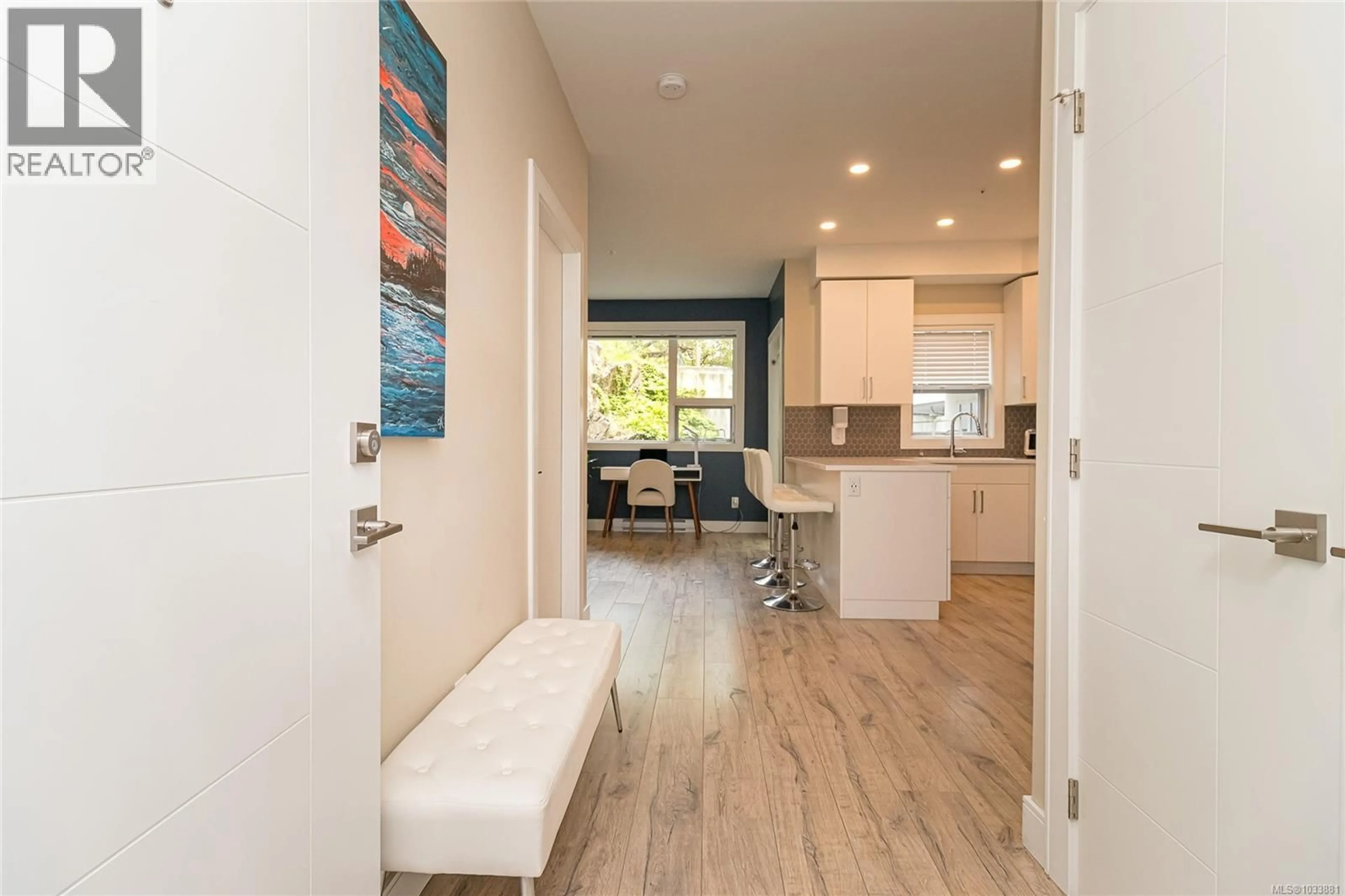 Indoor entryway for 106 - 280 ISLAND HIGHWAY, View Royal British Columbia V9B1G5