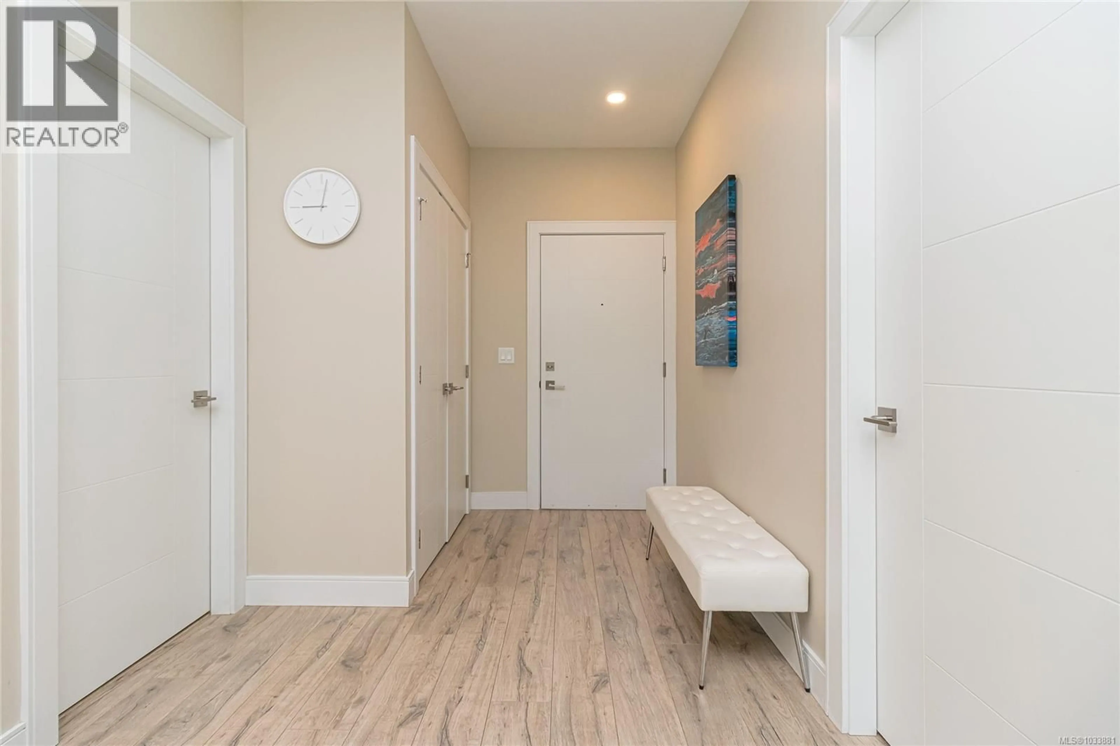 Indoor entryway for 106 - 280 ISLAND HIGHWAY, View Royal British Columbia V9B1G5