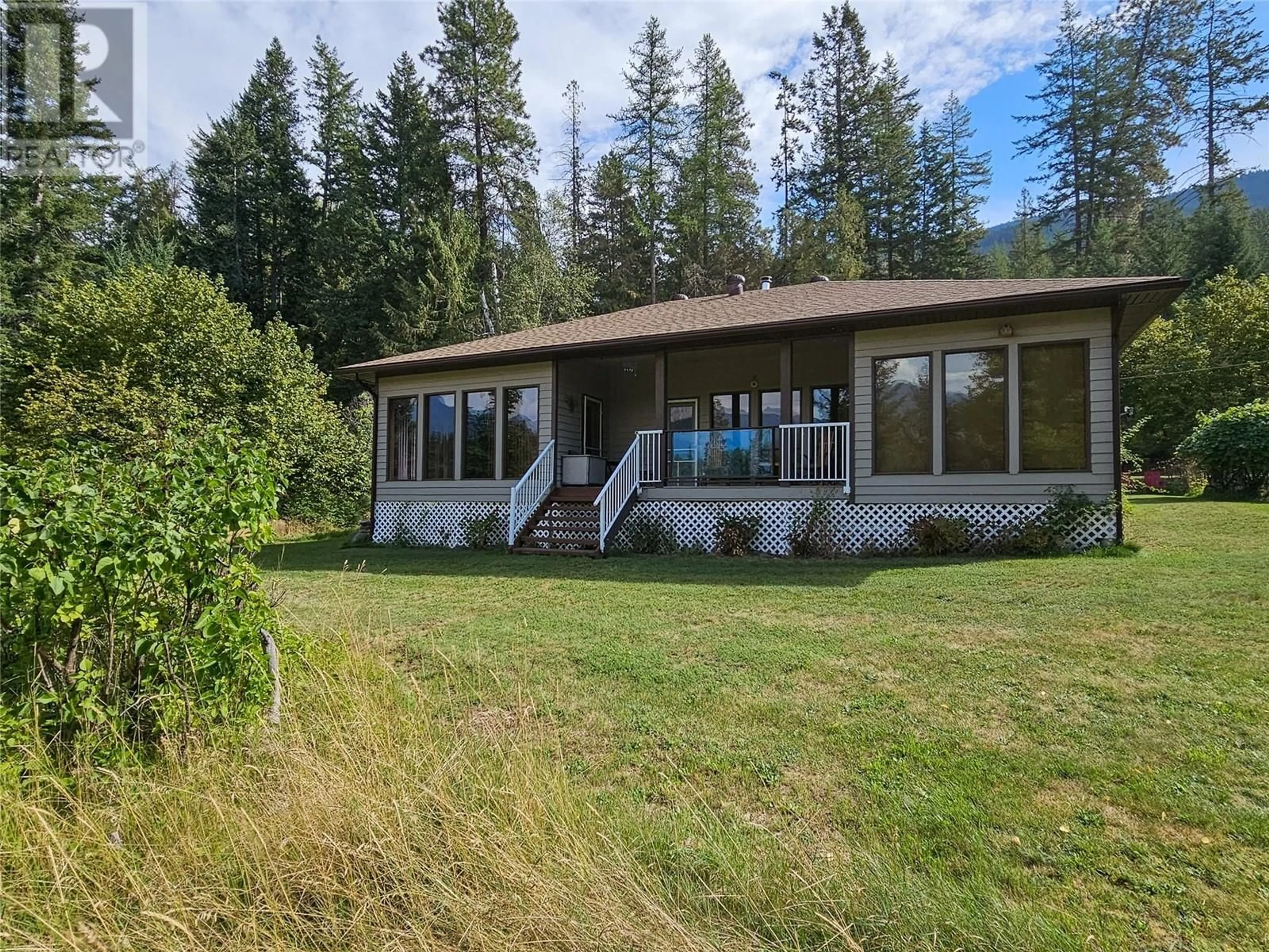 A pic from outside/outdoor area/front of a property/back of a property/a pic from drone, unknown for 1283 RIONDEL Road, Riondel British Columbia V0B2B0