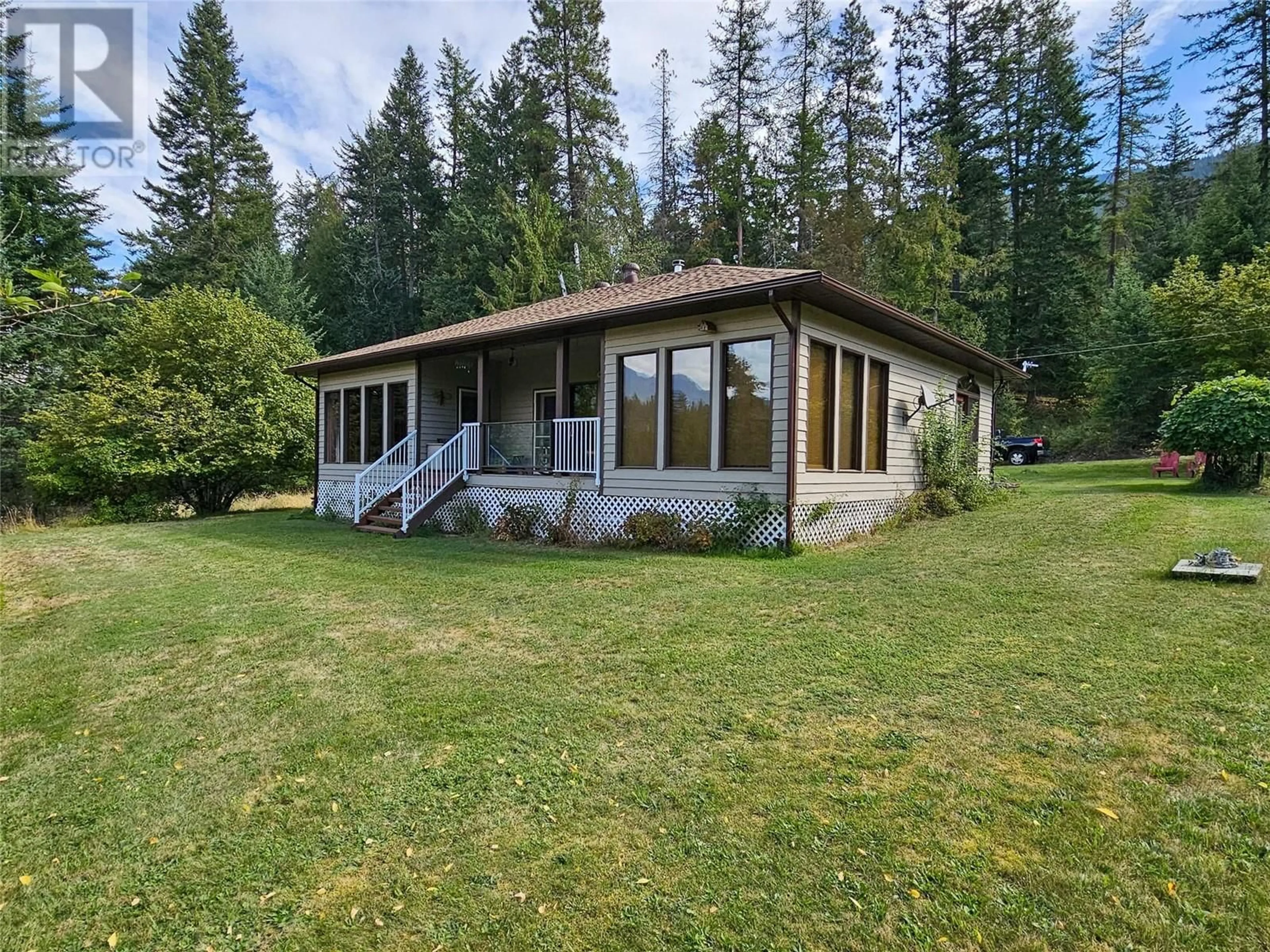 A pic from outside/outdoor area/front of a property/back of a property/a pic from drone, unknown for 1283 RIONDEL Road, Riondel British Columbia V0B2B0