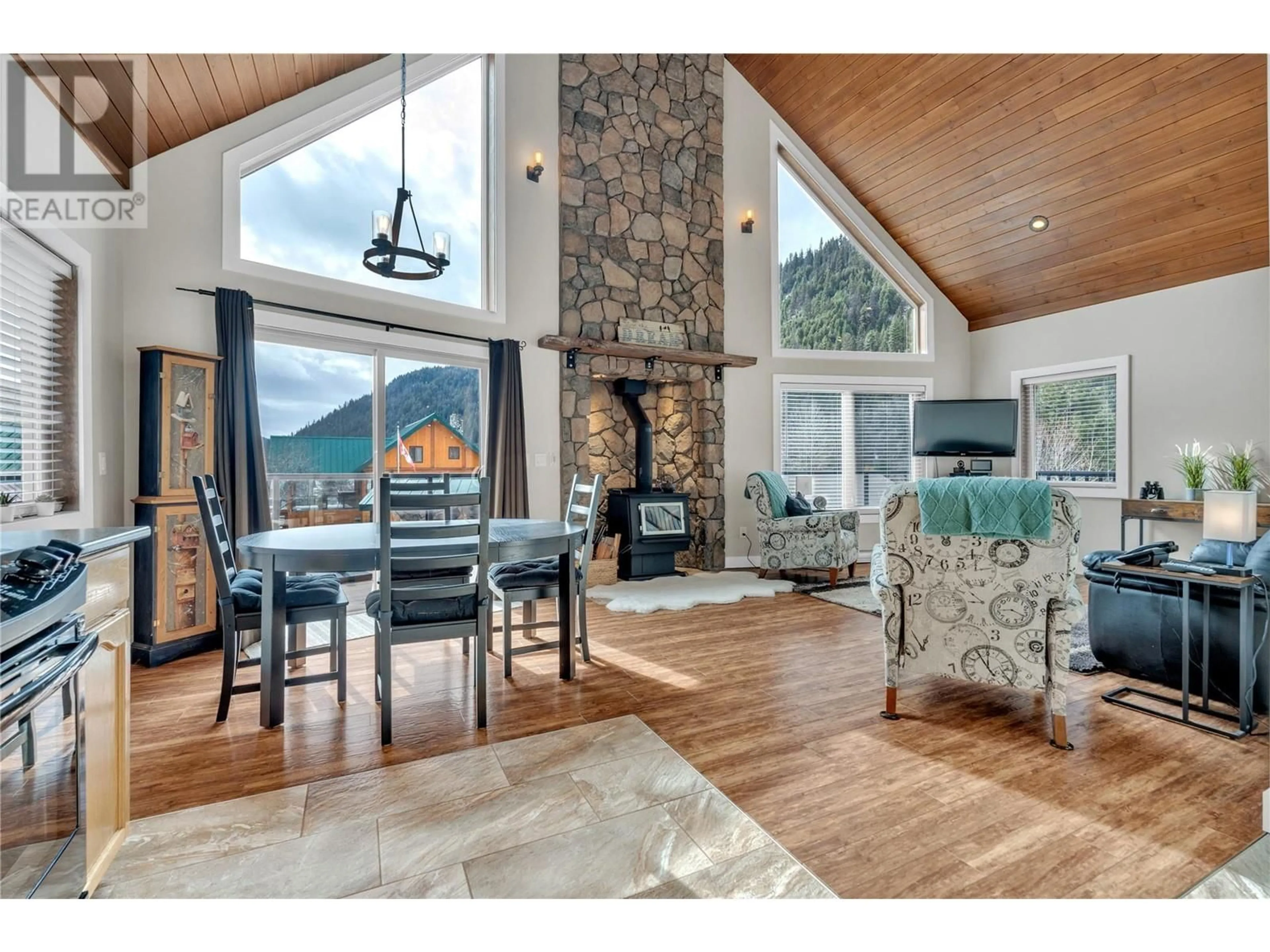 Open concept kitchen, wood/laminate floor for 101 SKYE BLUE LOOP OTHER, Princeton British Columbia V0X1W0