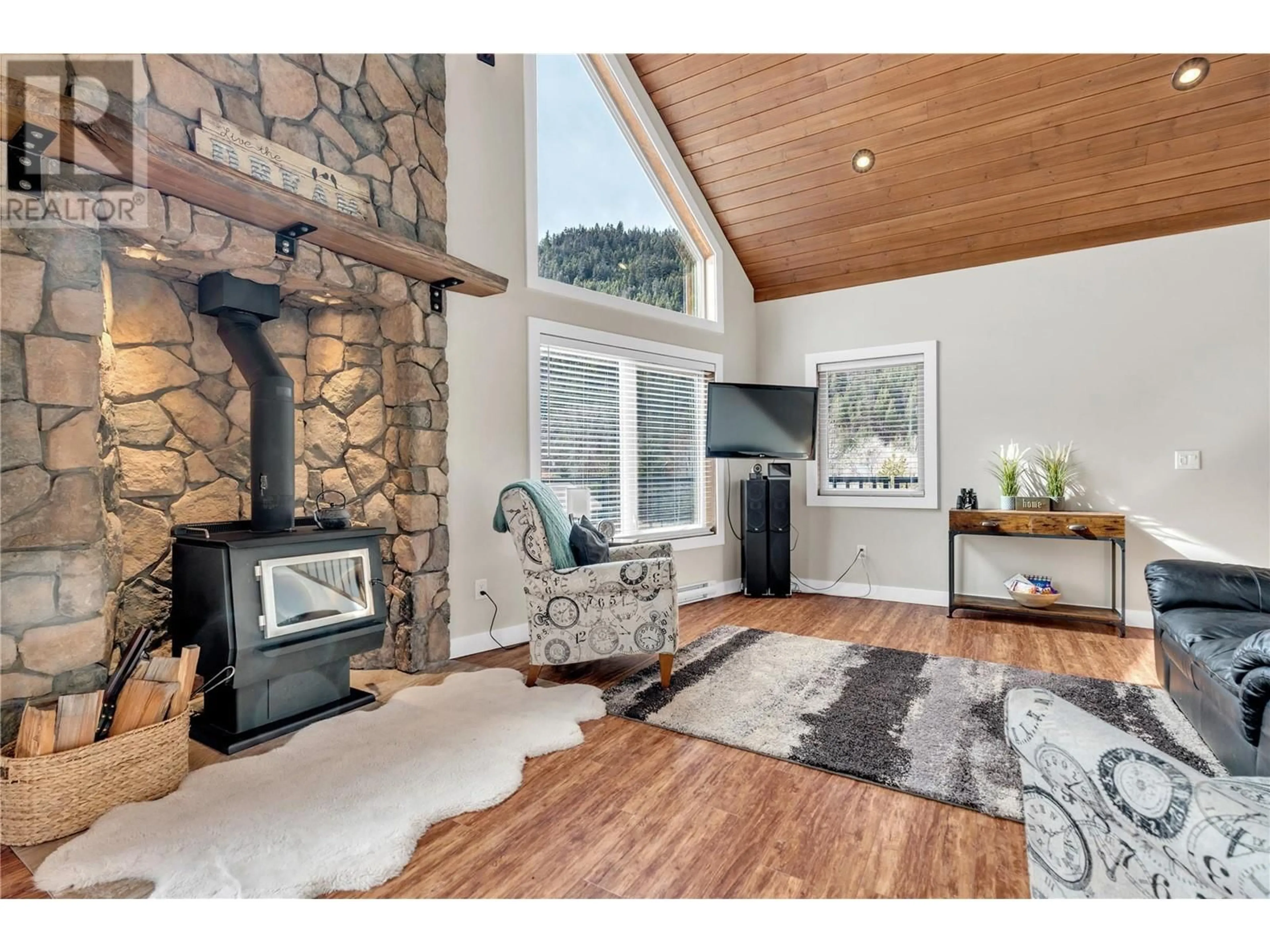 Living room with furniture, wood/laminate floor for 101 SKYE BLUE LOOP OTHER, Princeton British Columbia V0X1W0