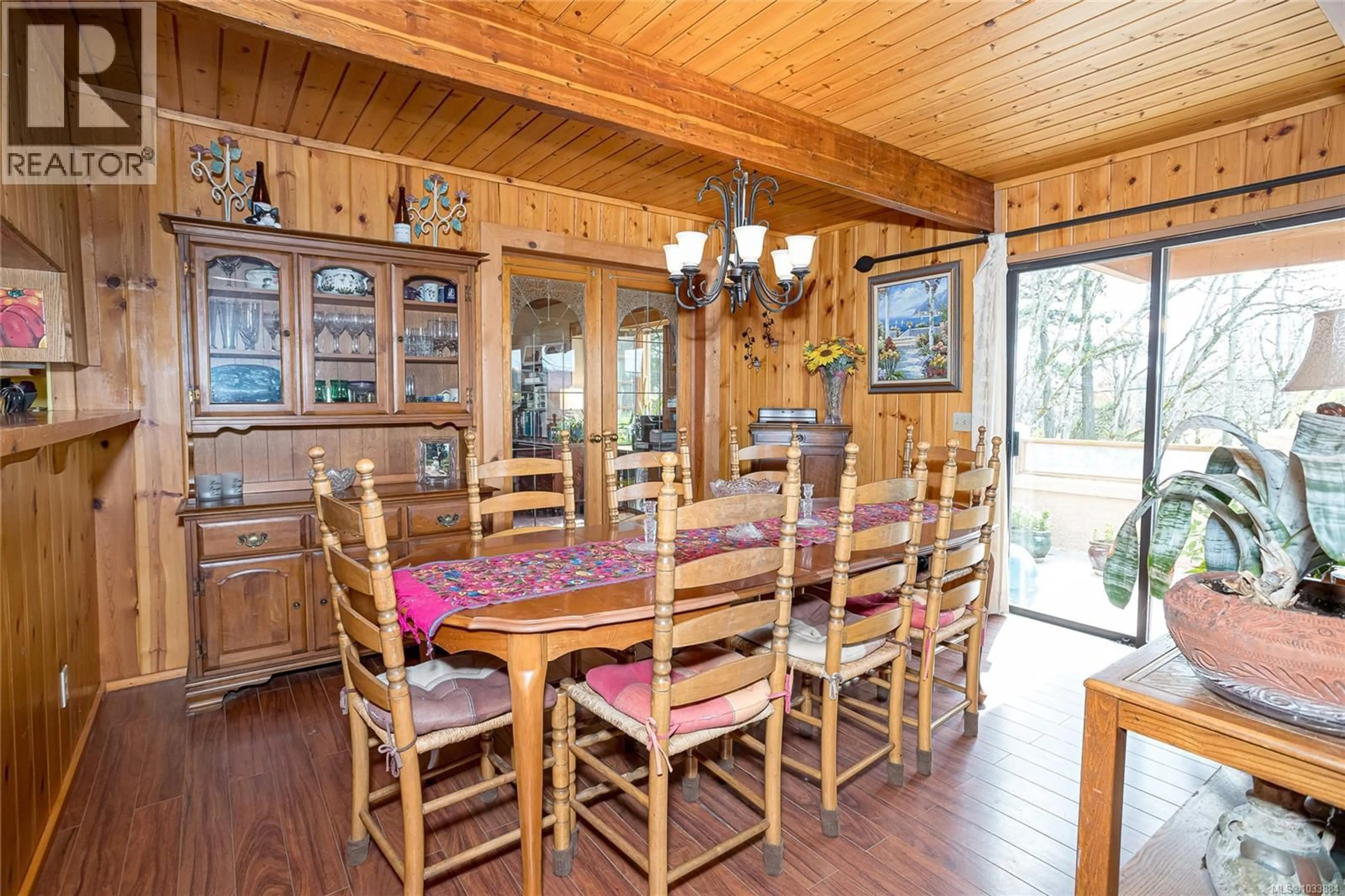 Dining room, wood/laminate floor for 1670 BURNSIDE ROAD WEST, Saanich British Columbia V8X3X3