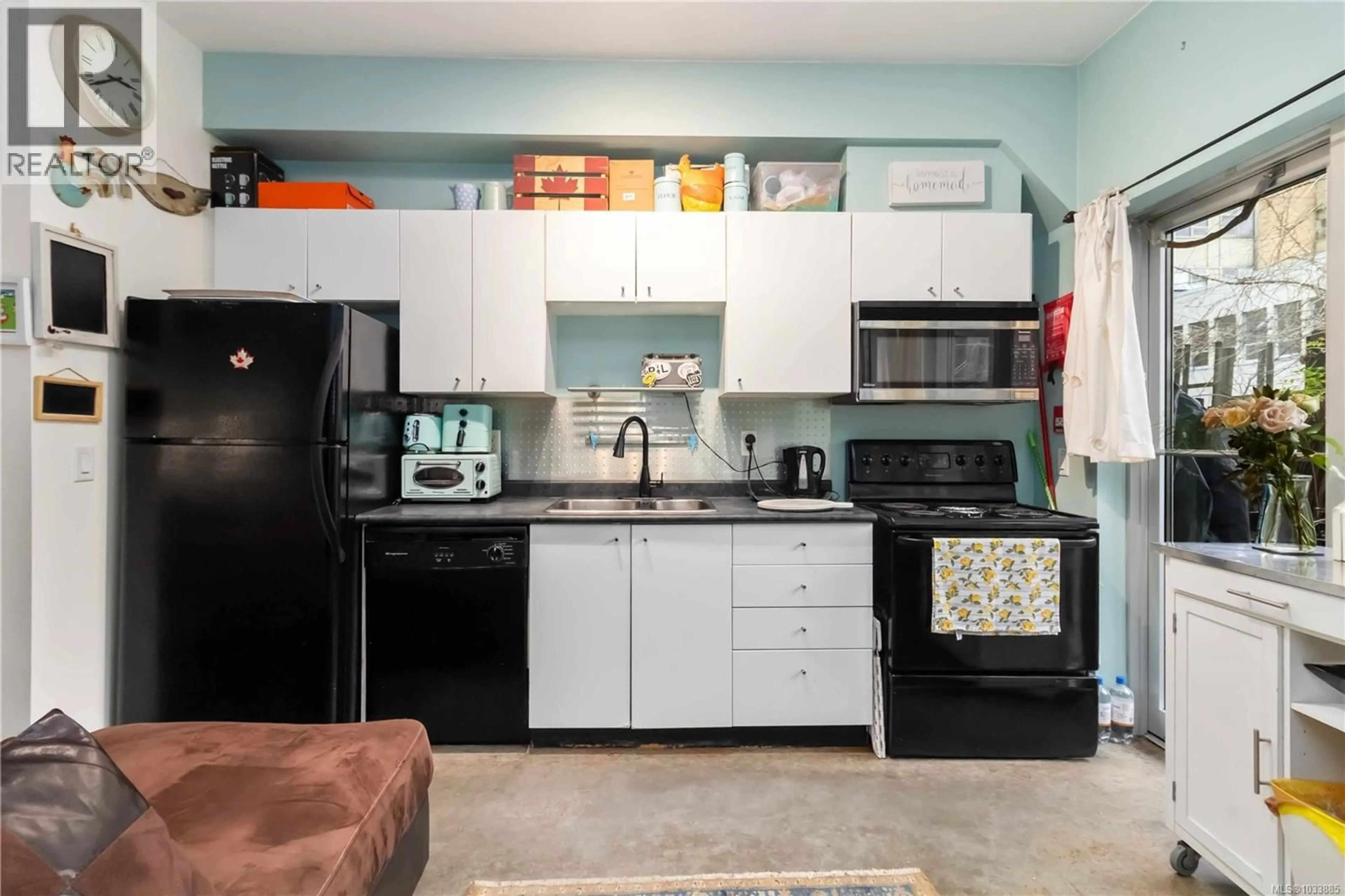 Standard kitchen, unknown for 108 - 932 JOHNSON STREET, Victoria British Columbia V8V3N4