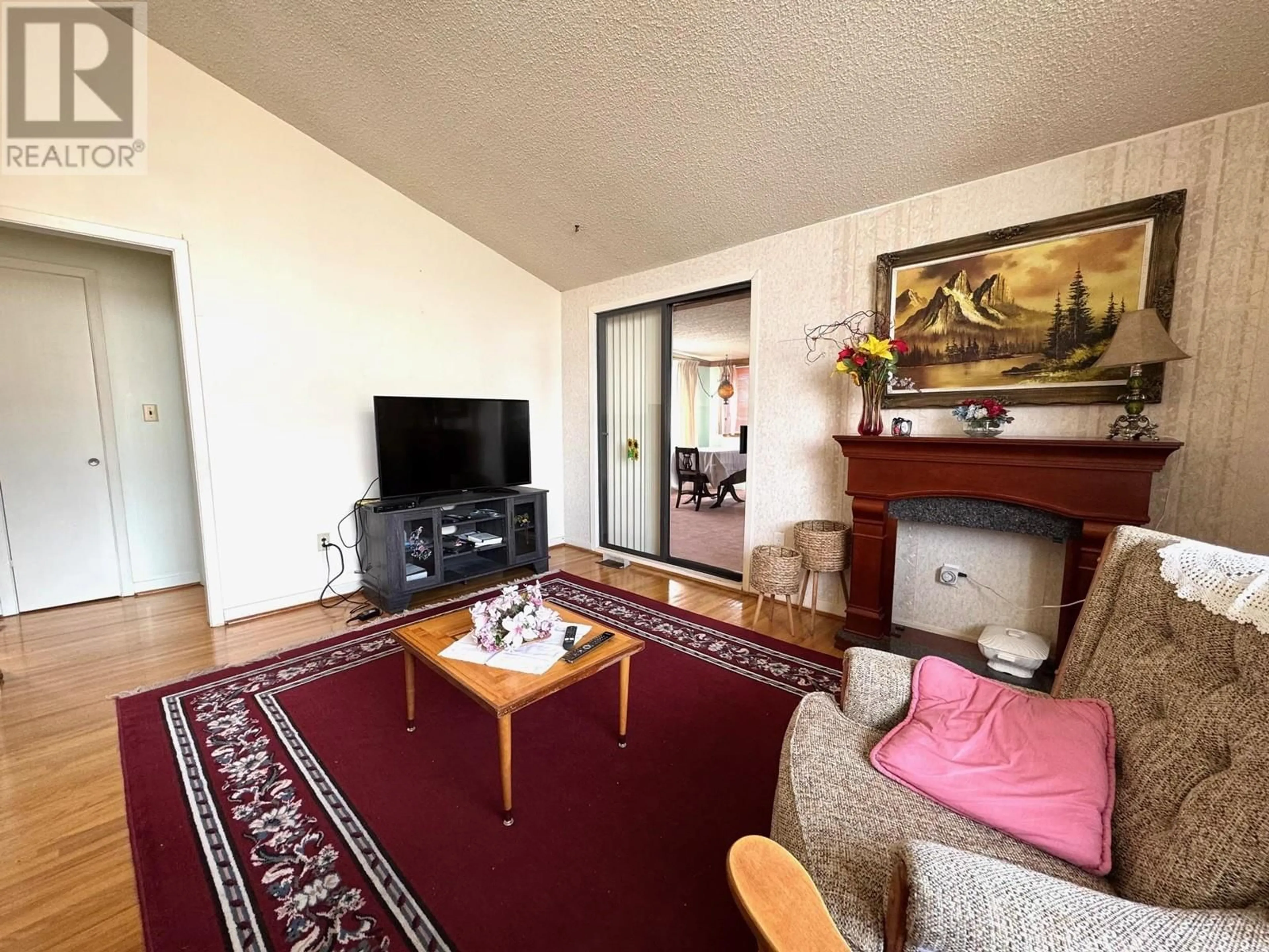 Living room with furniture, unknown for 2264 MERRITT AVENUE, Merritt British Columbia V1K1B8