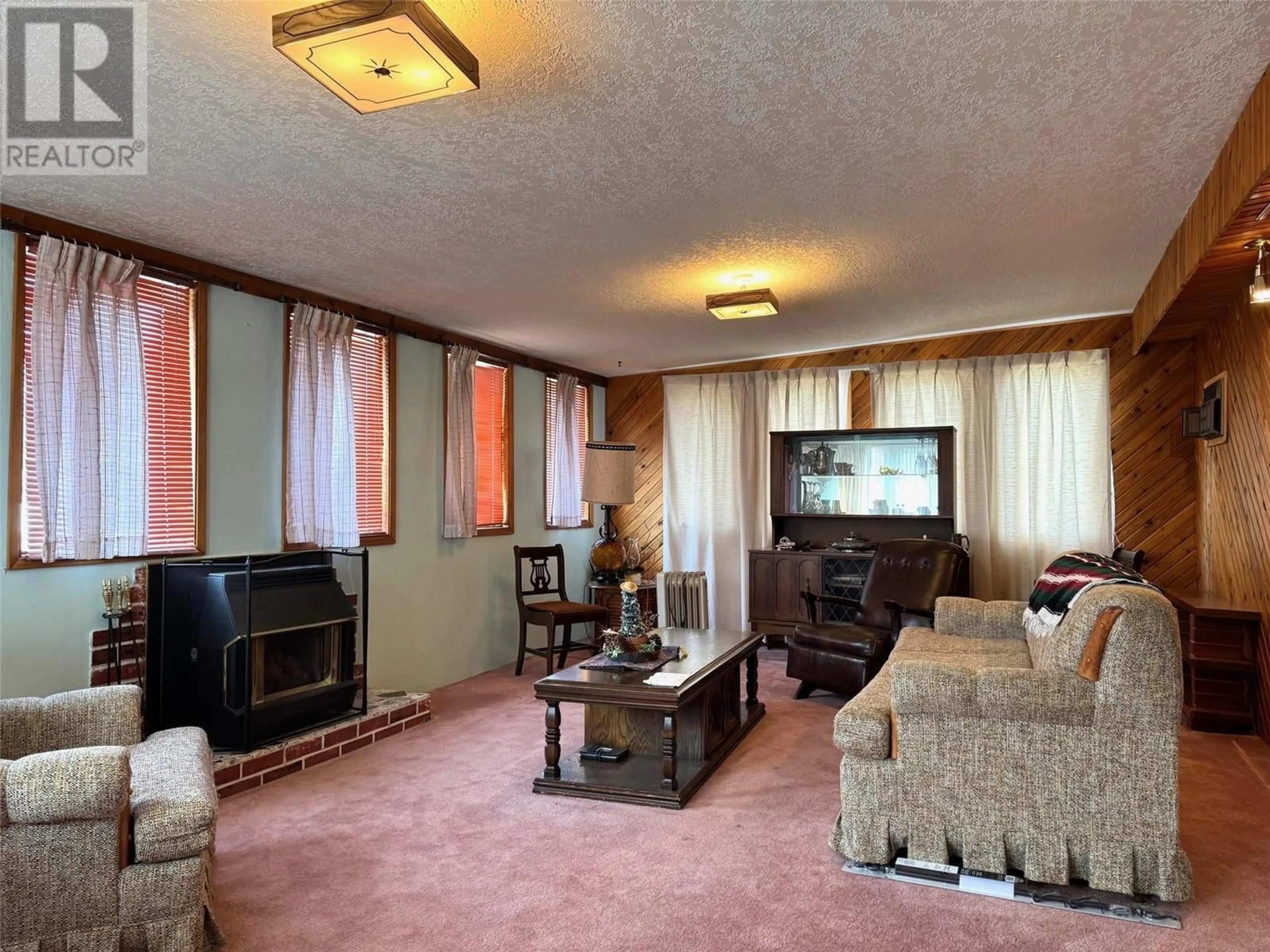 Living room with furniture, carpet floor for 2264 MERRITT AVENUE, Merritt British Columbia V1K1B8