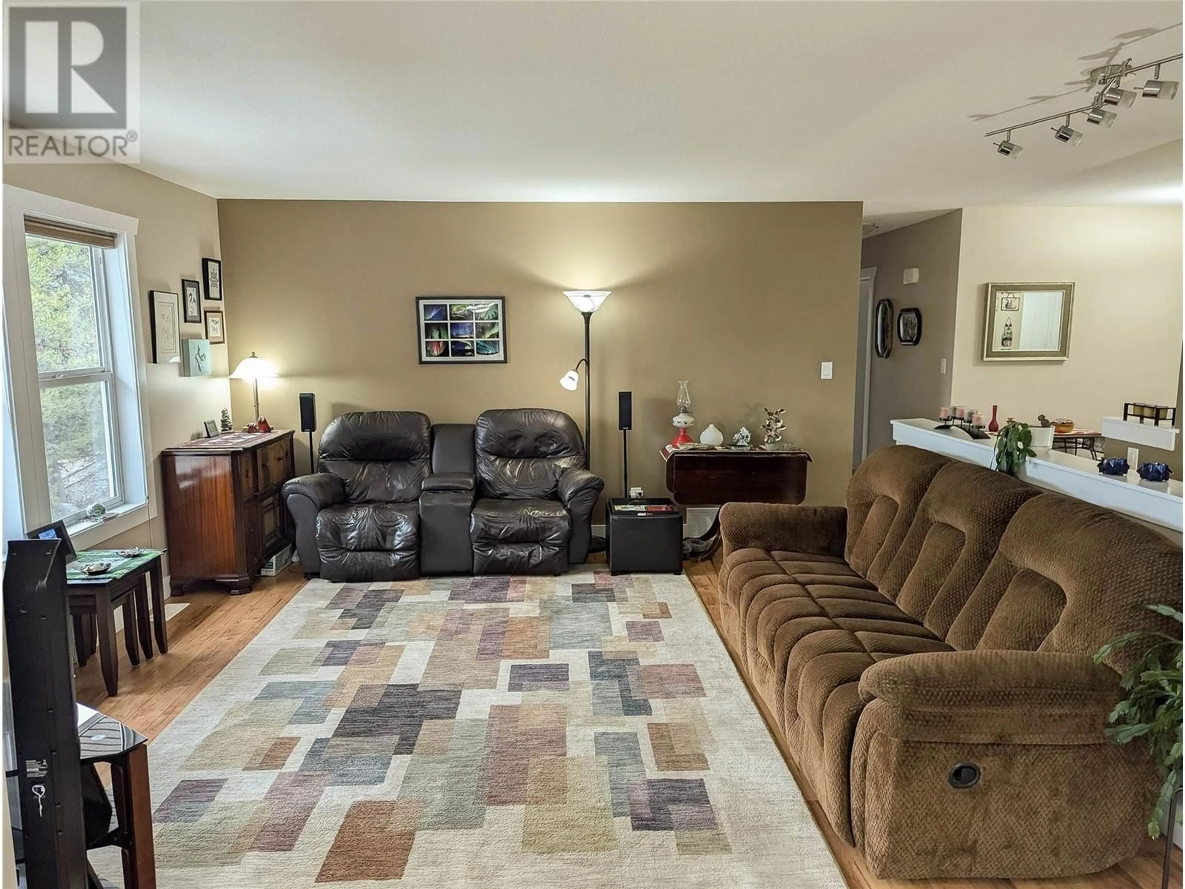 Living room with furniture, unknown for 1635 Greystone Place, Castlegar British Columbia V1N4J4