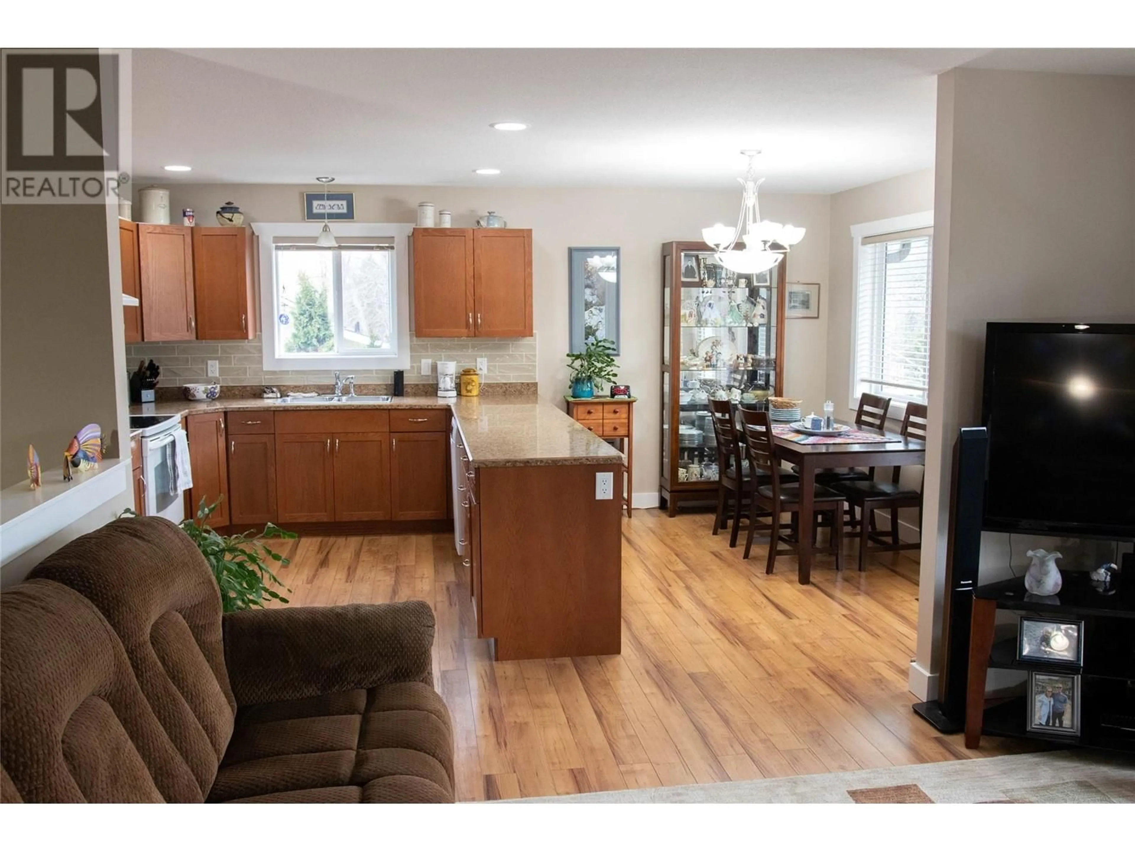 Open concept kitchen, wood/laminate floor for 1635 Greystone Place, Castlegar British Columbia V1N4J4