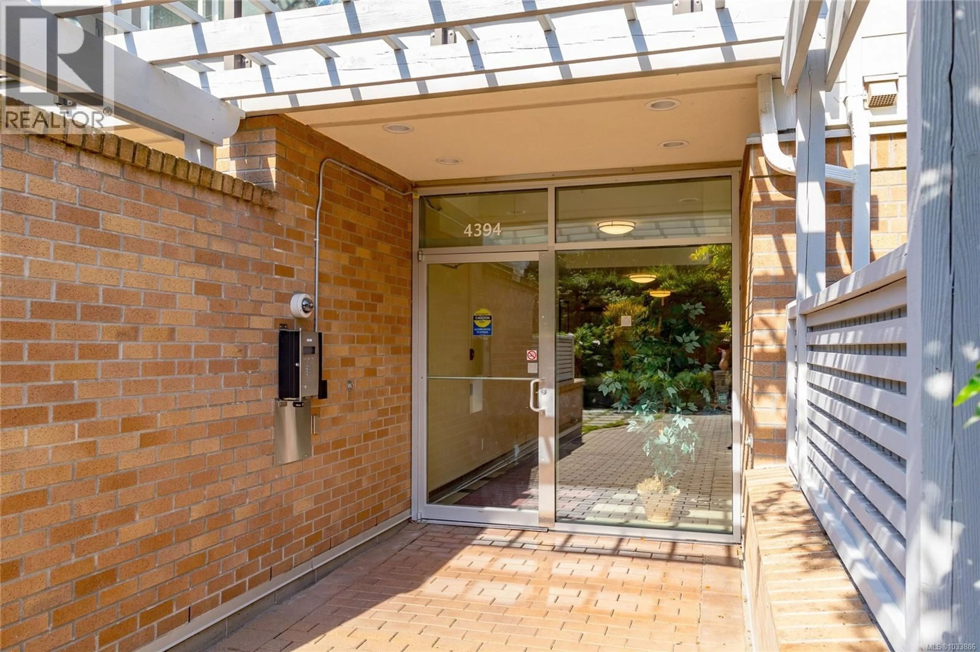 Indoor foyer for 202 - 4394 WEST SAANICH ROAD, Saanich British Columbia V8Z0B5