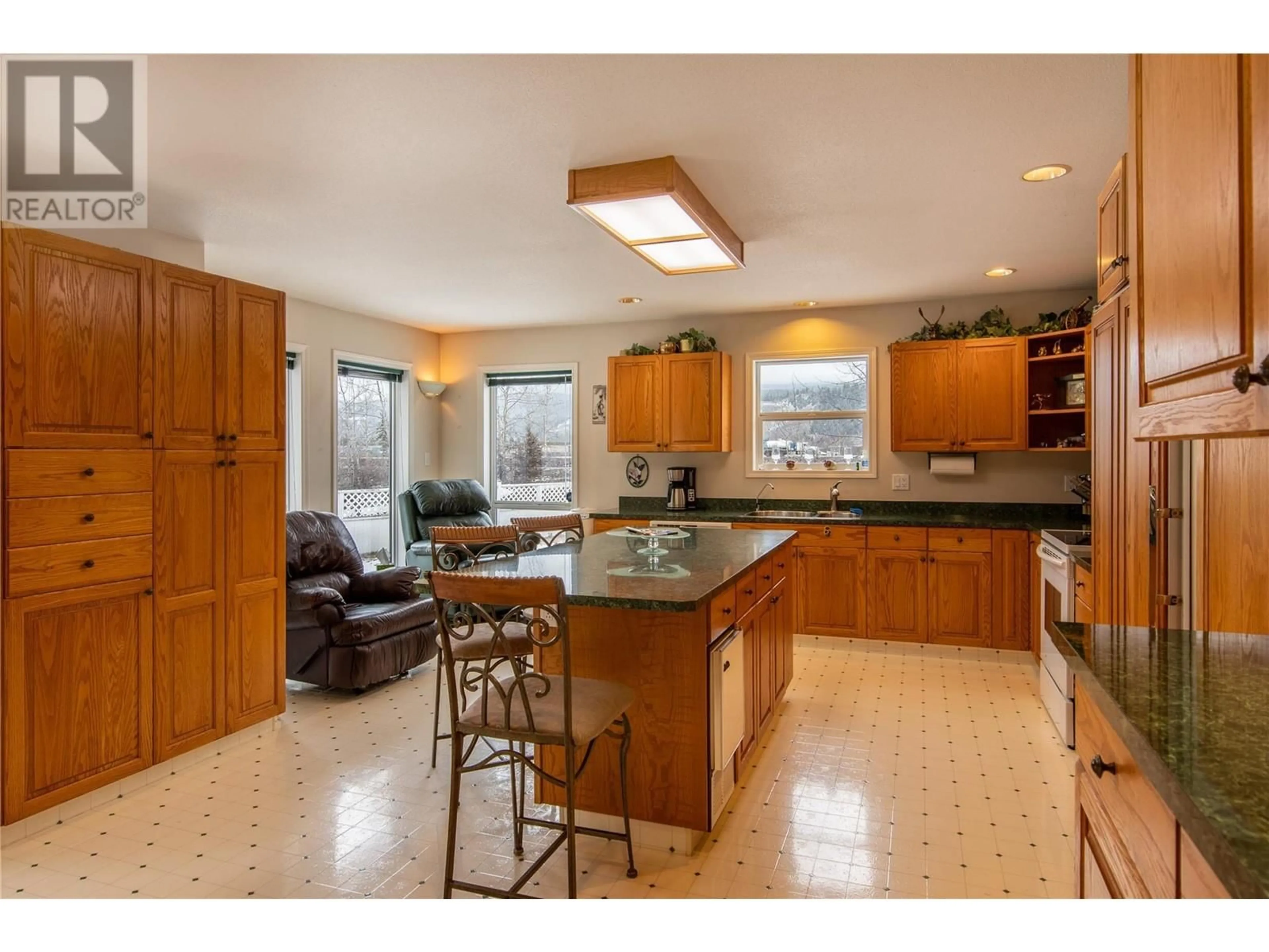 Open concept kitchen, ceramic/tile floor for 422 RIVERGLEN DRIVE, Golden British Columbia V0A1H0