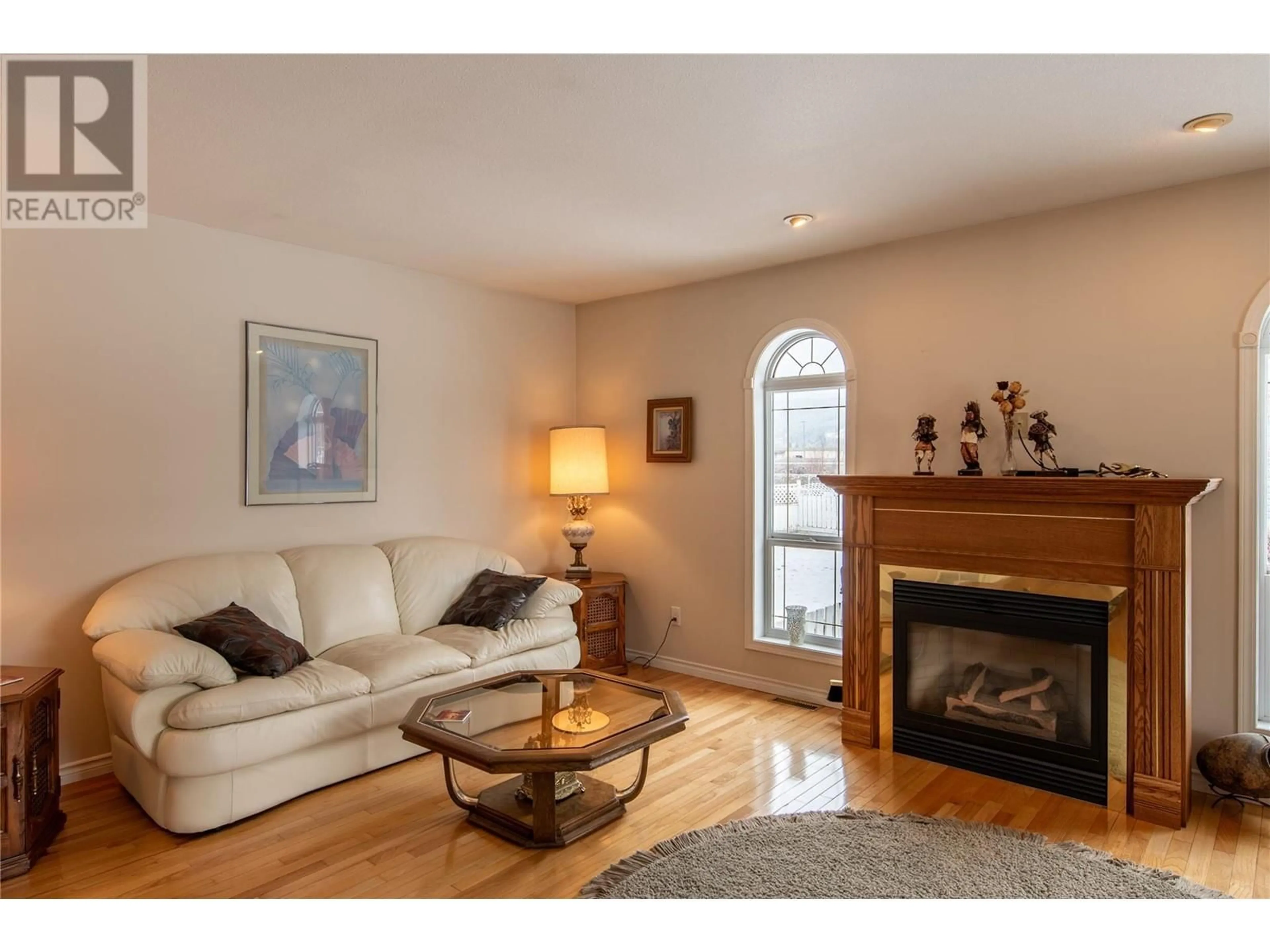 Living room with furniture, wood/laminate floor for 422 Riverglen Drive, Golden British Columbia V0A1H0