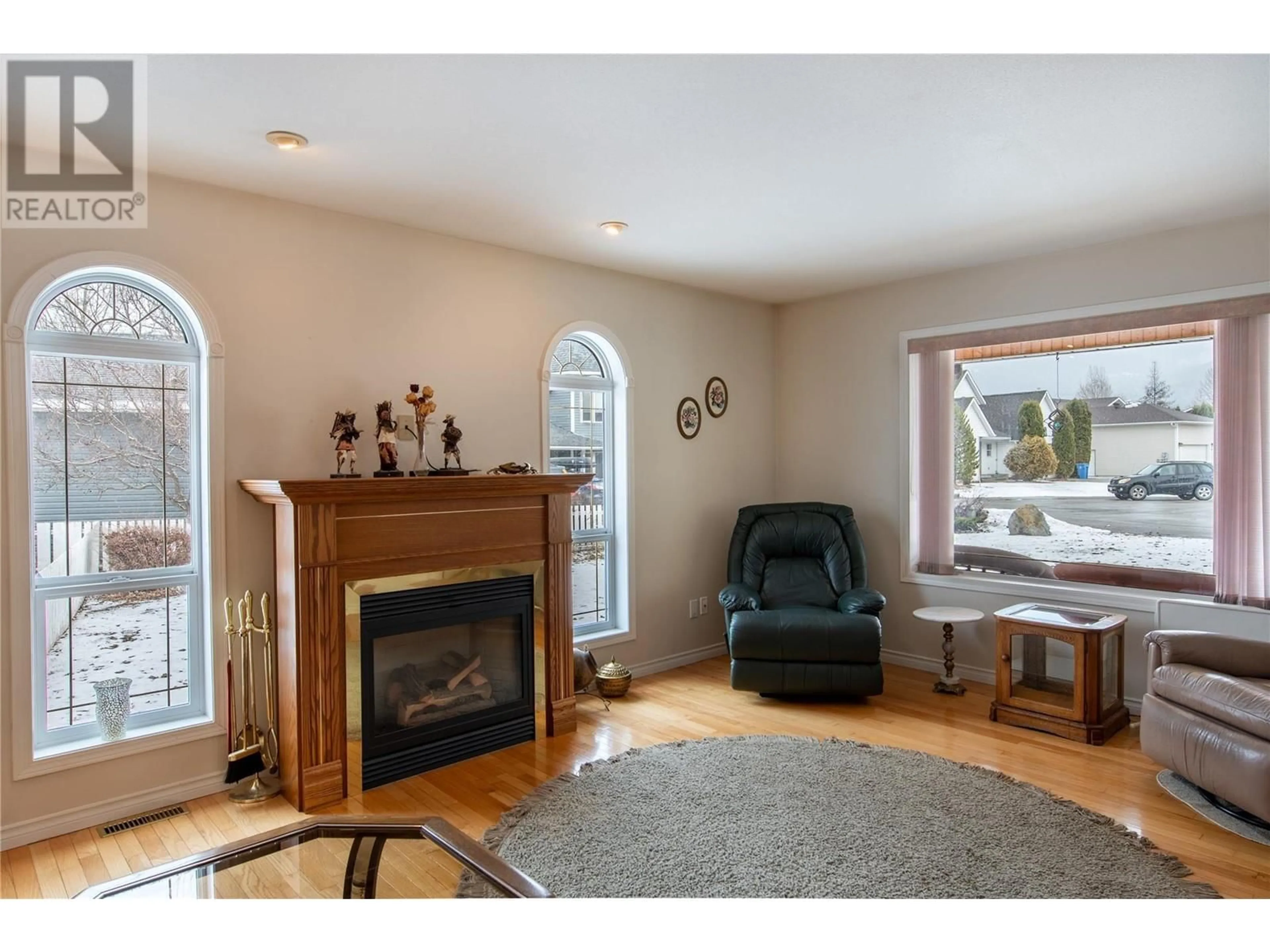 Living room with furniture, wood/laminate floor for 422 Riverglen Drive, Golden British Columbia V0A1H0