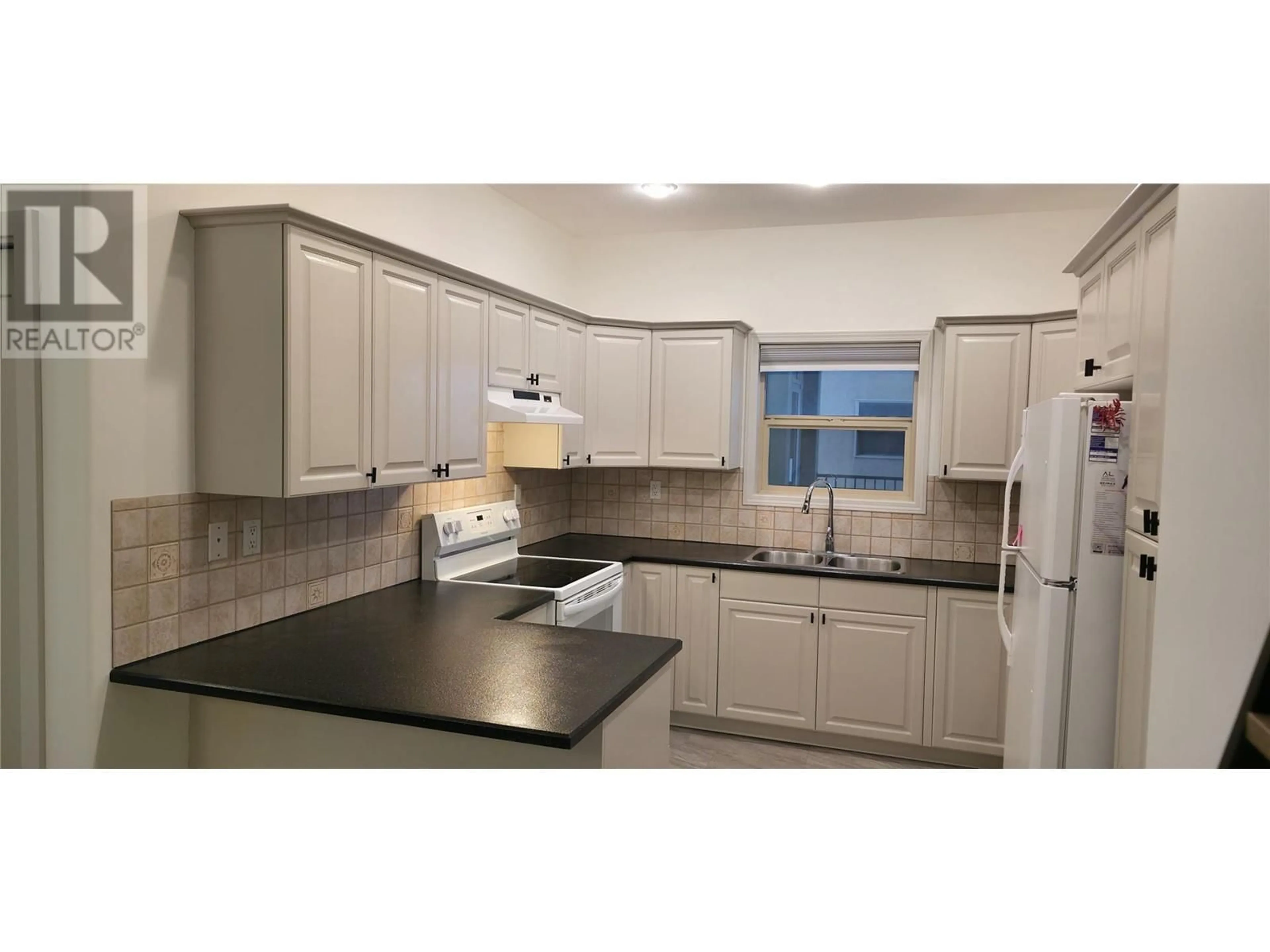 Standard kitchen, ceramic/tile floor for 206 - 15 SOLANA KEY COURT, Osoyoos British Columbia V0H1V3