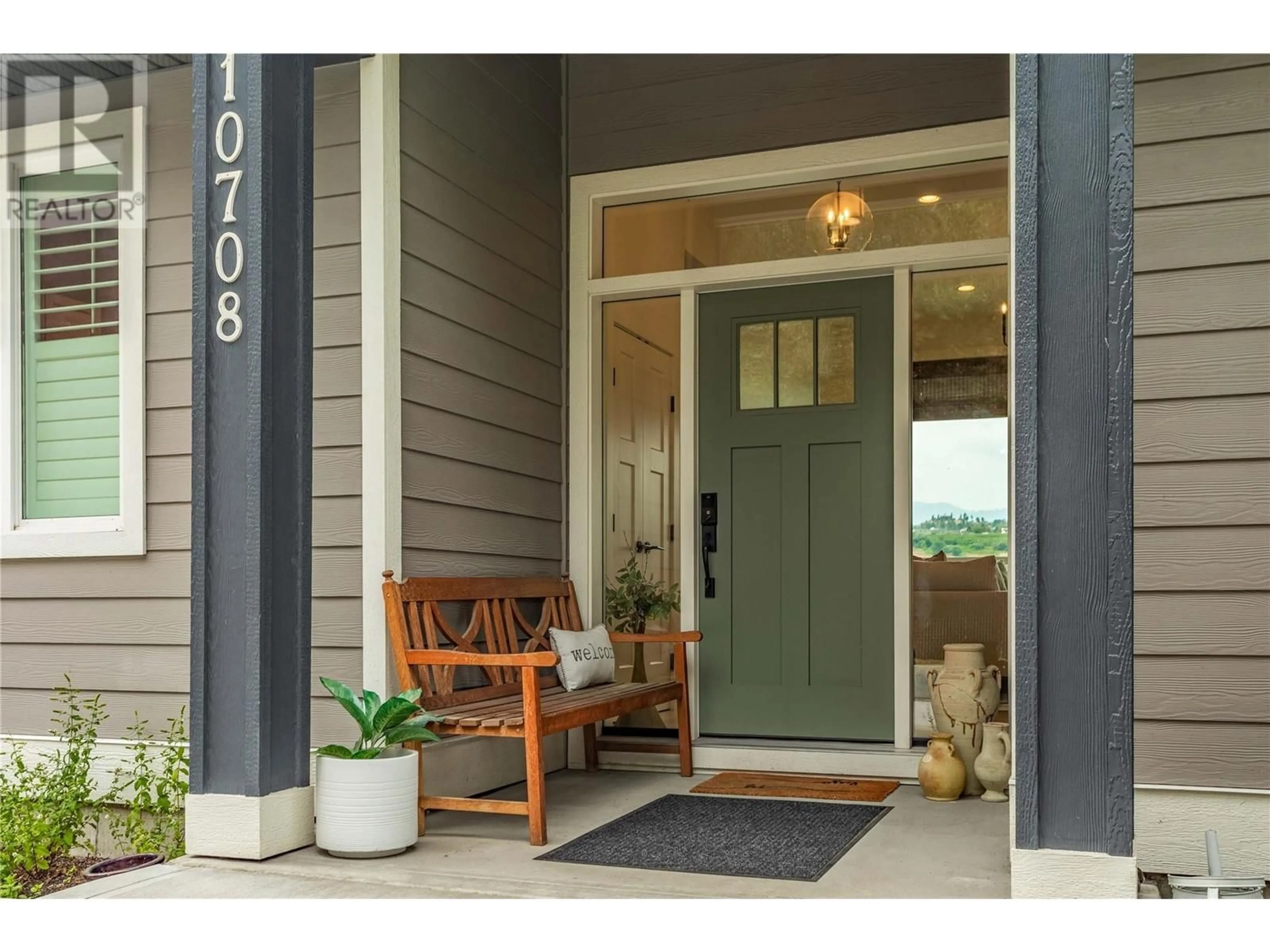 Indoor entryway for 10708 QUAIL ROAD, Lake Country British Columbia V4V1W4