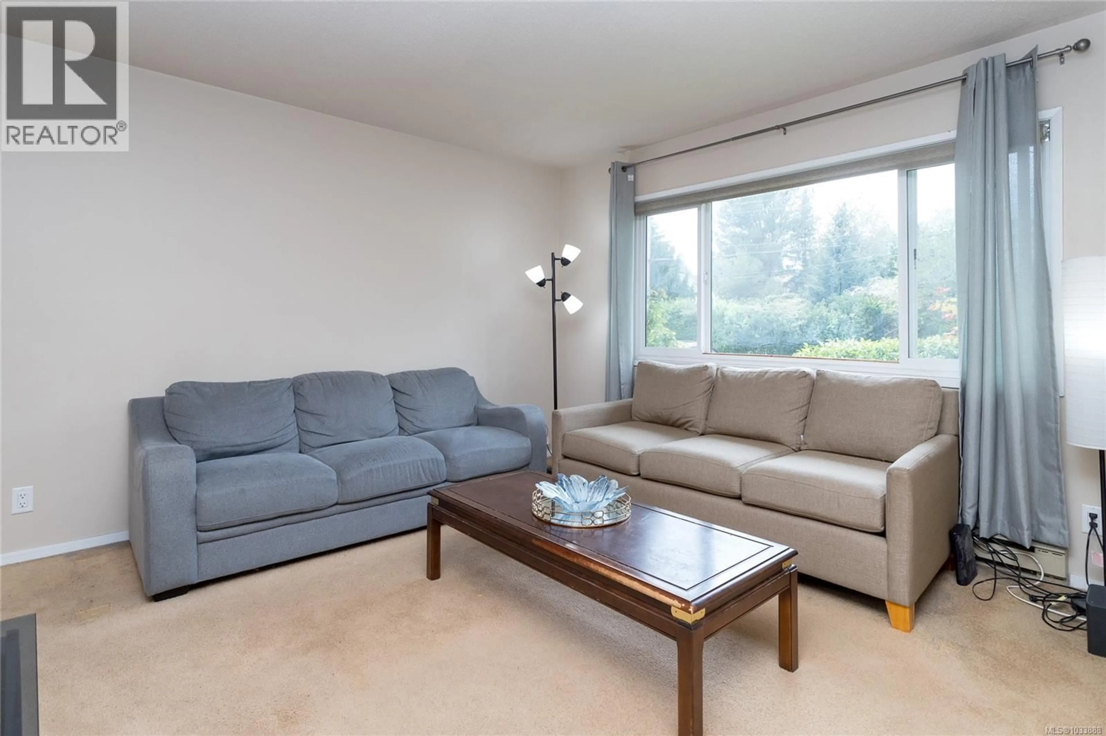 Living room with furniture, unknown for 5 - 1040 KENNETH STREET, Saanich British Columbia V8X3J5