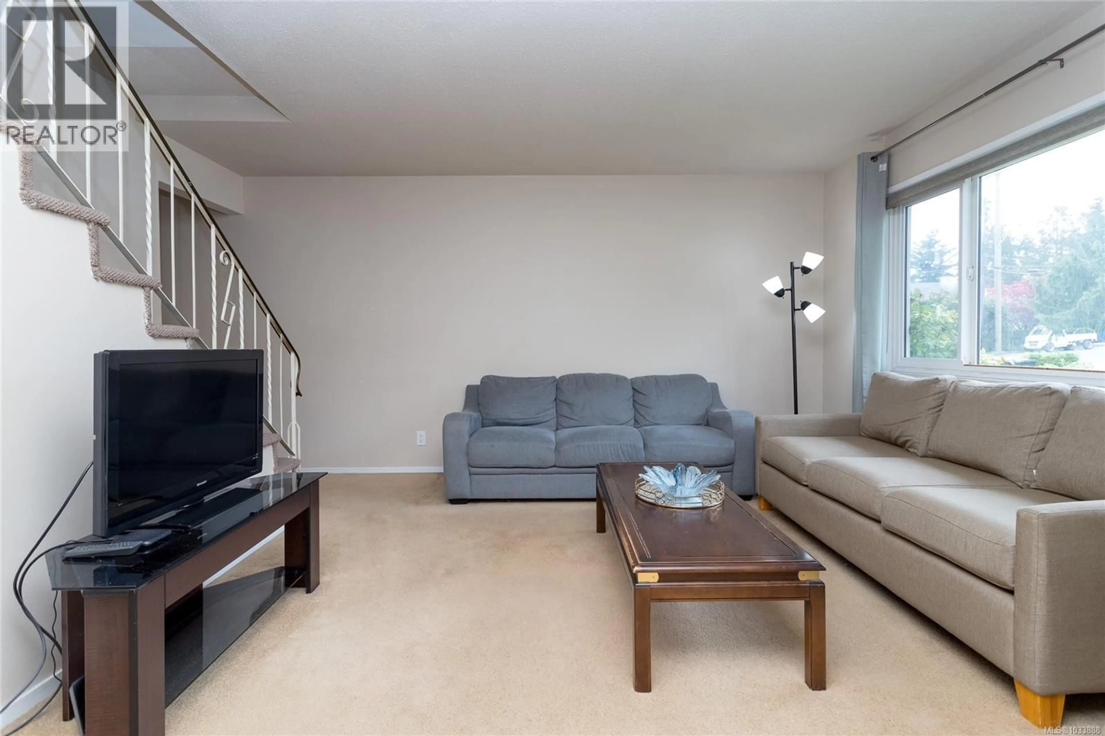 Living room with furniture, unknown for 5 - 1040 KENNETH STREET, Saanich British Columbia V8X3J5