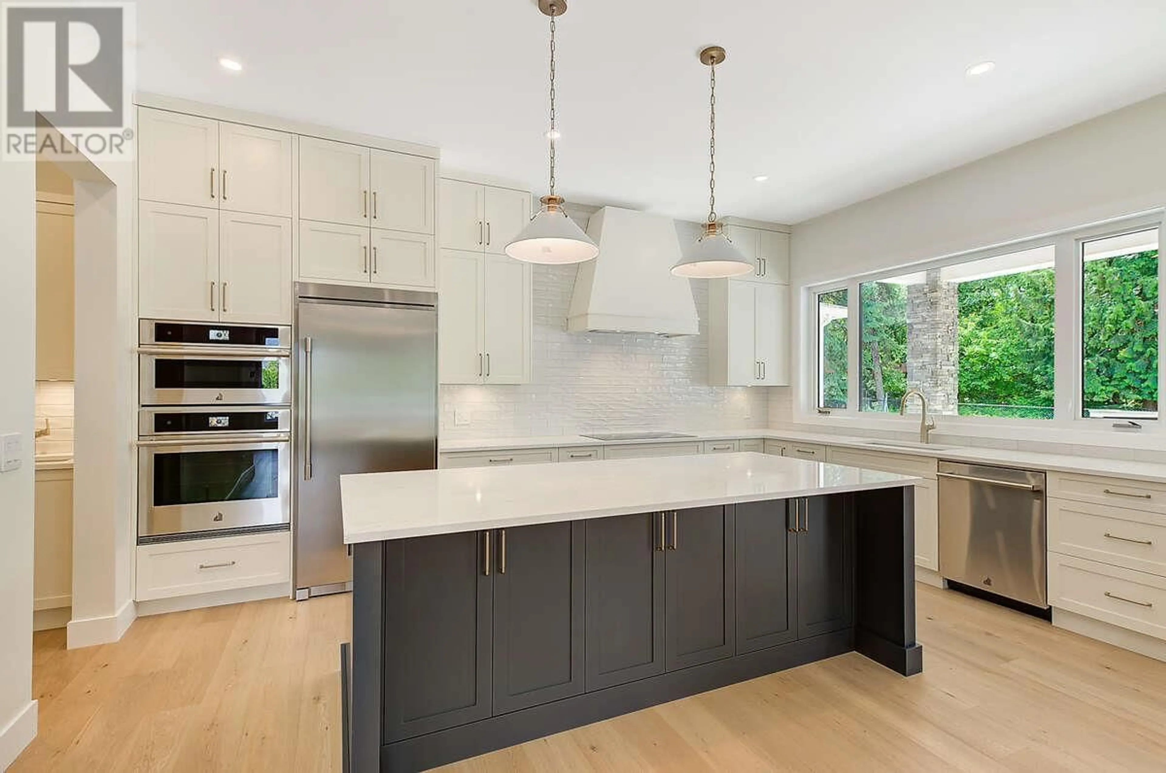 Contemporary kitchen, unknown for 549 KNOWLES ROAD, Kelowna British Columbia V1W1H4