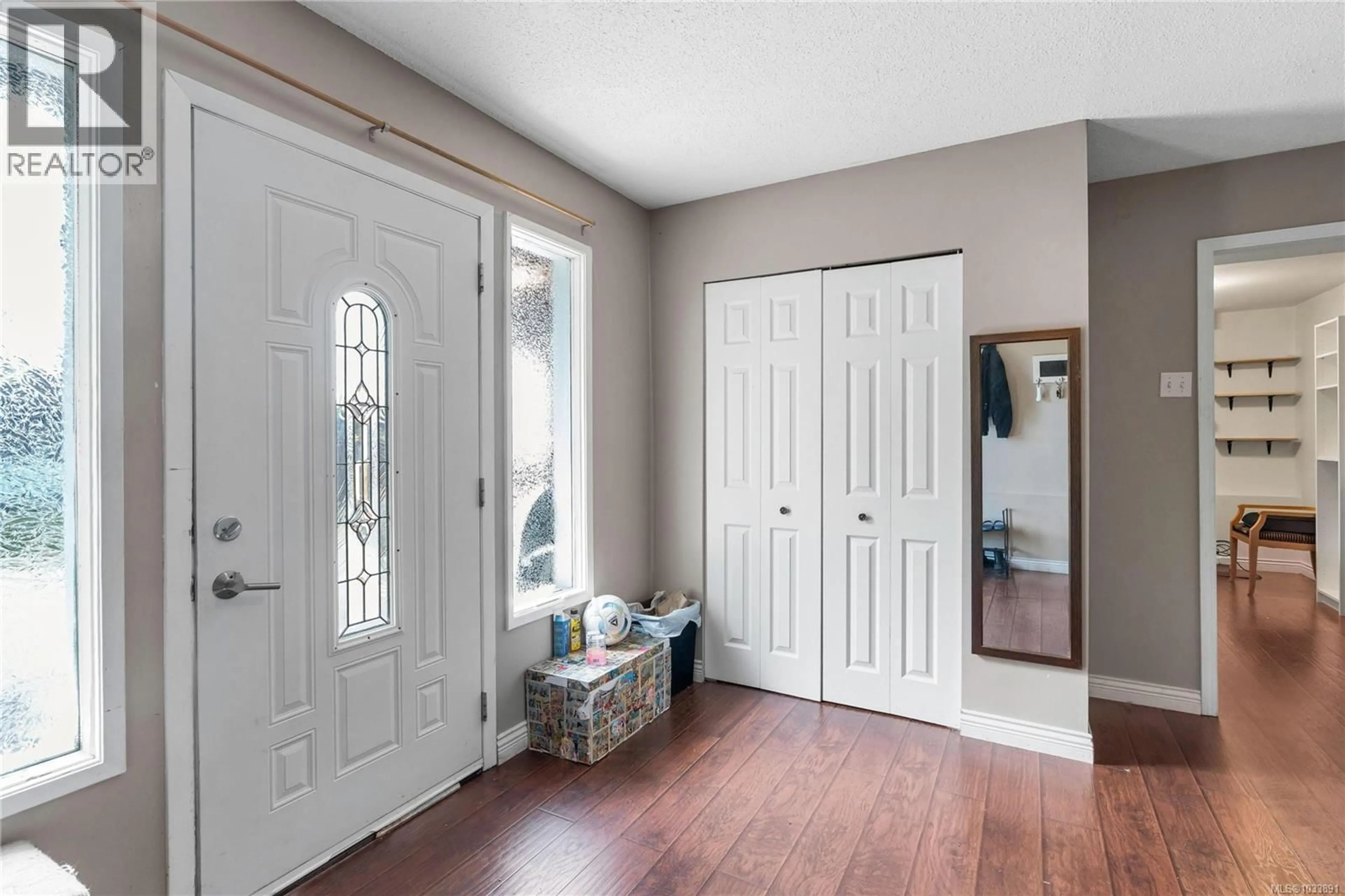 Indoor entryway for 1768 ANGOLA PLACE, Saanich British Columbia V8N4S6