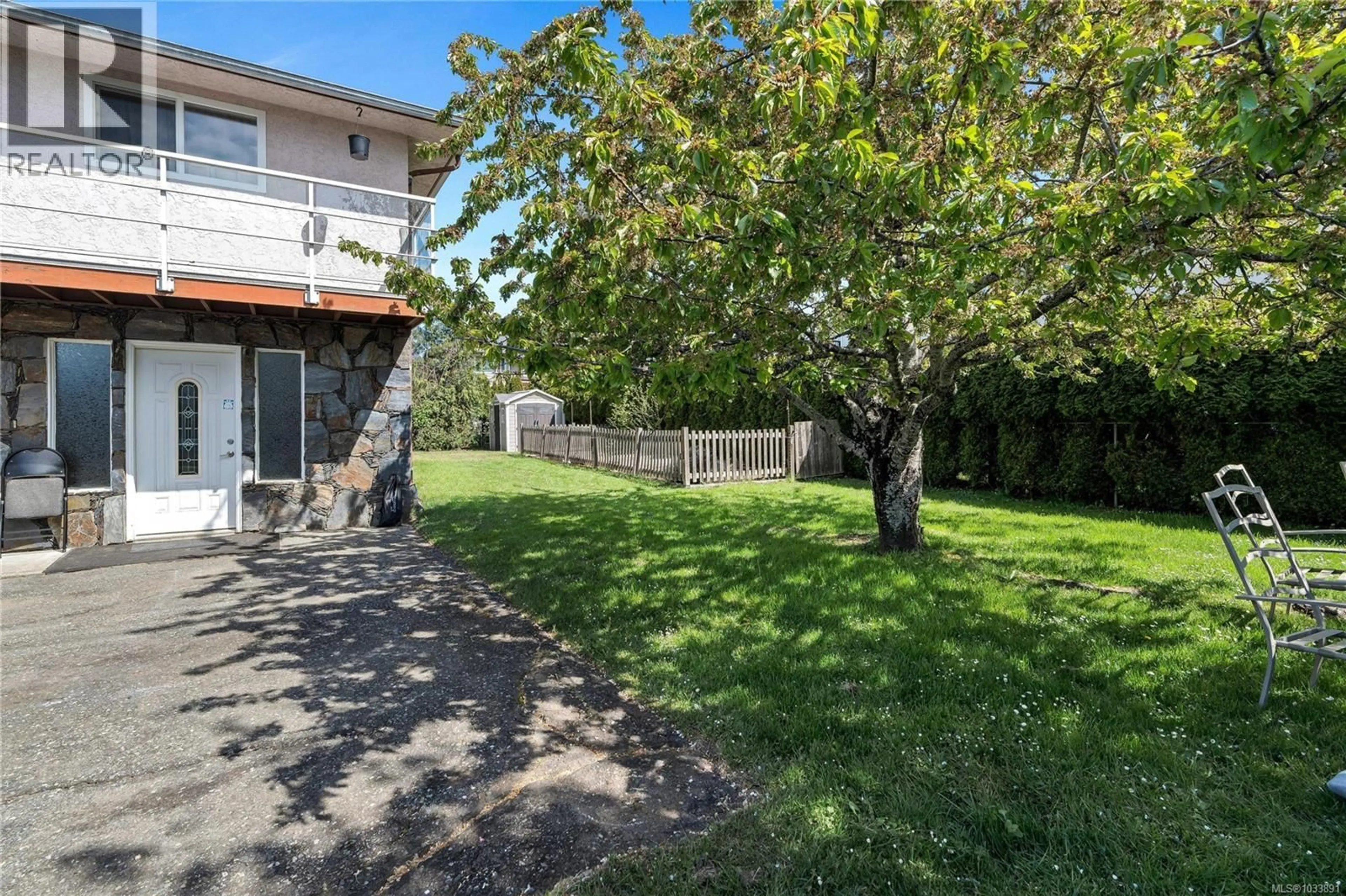 Patio, street for 1768 ANGOLA PLACE, Saanich British Columbia V8N4S6