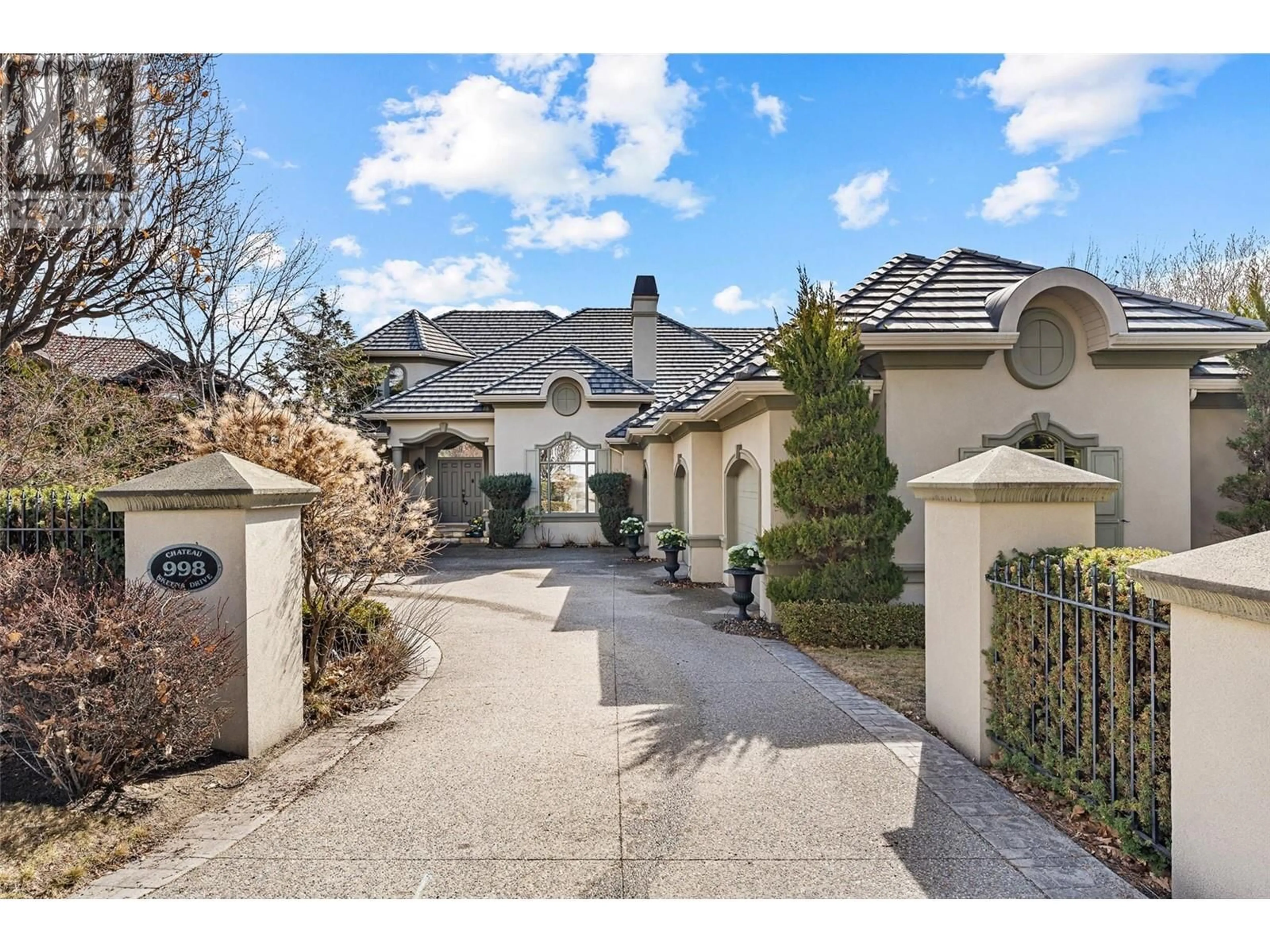 A pic from outside/outdoor area/front of a property/back of a property/a pic from drone, street for 998 SKEENA DRIVE, Kelowna British Columbia V1V2K7