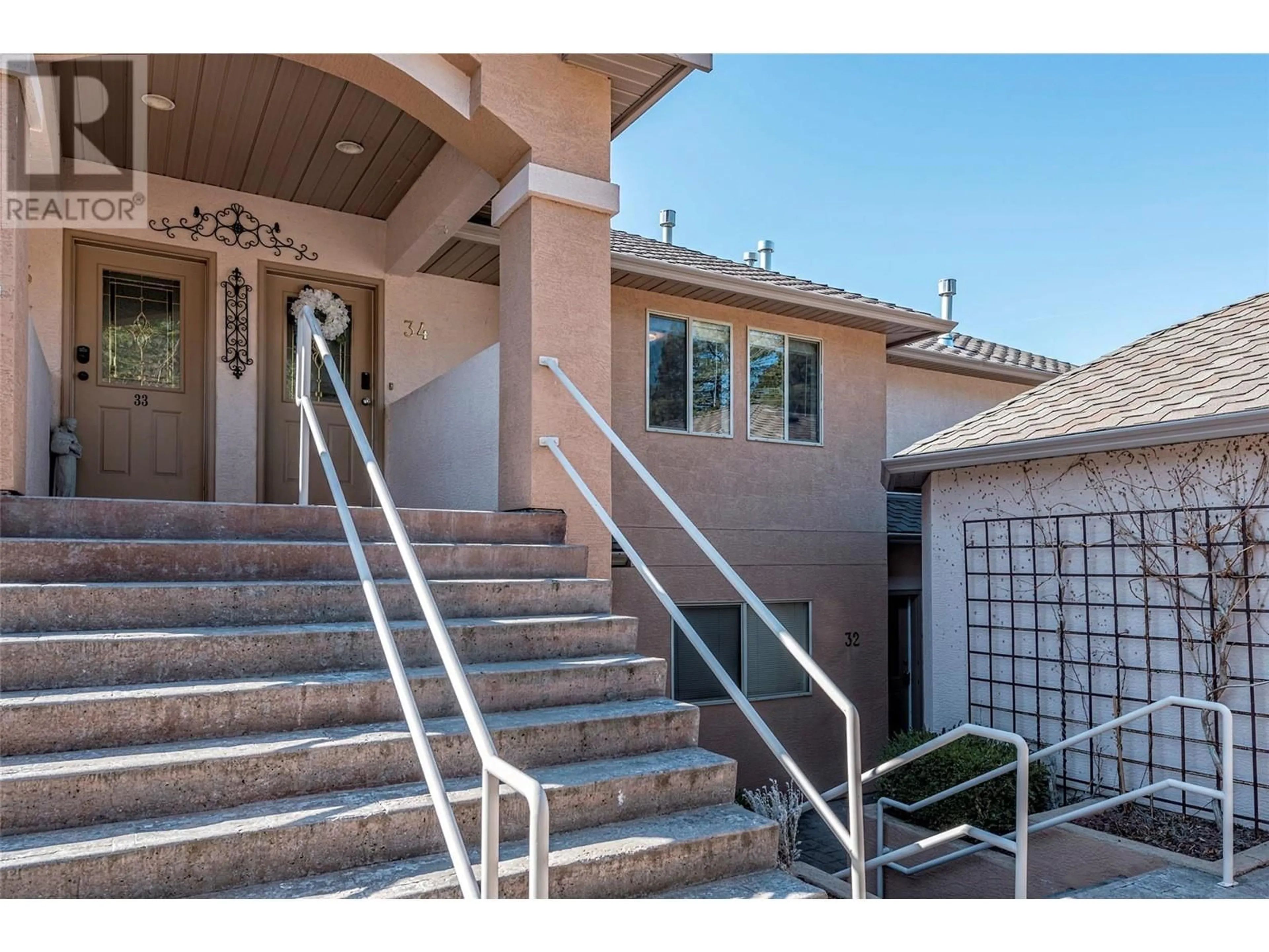 Indoor foyer for 34 - 83 PEREGRINE WAY, Vernon British Columbia V1H1E9