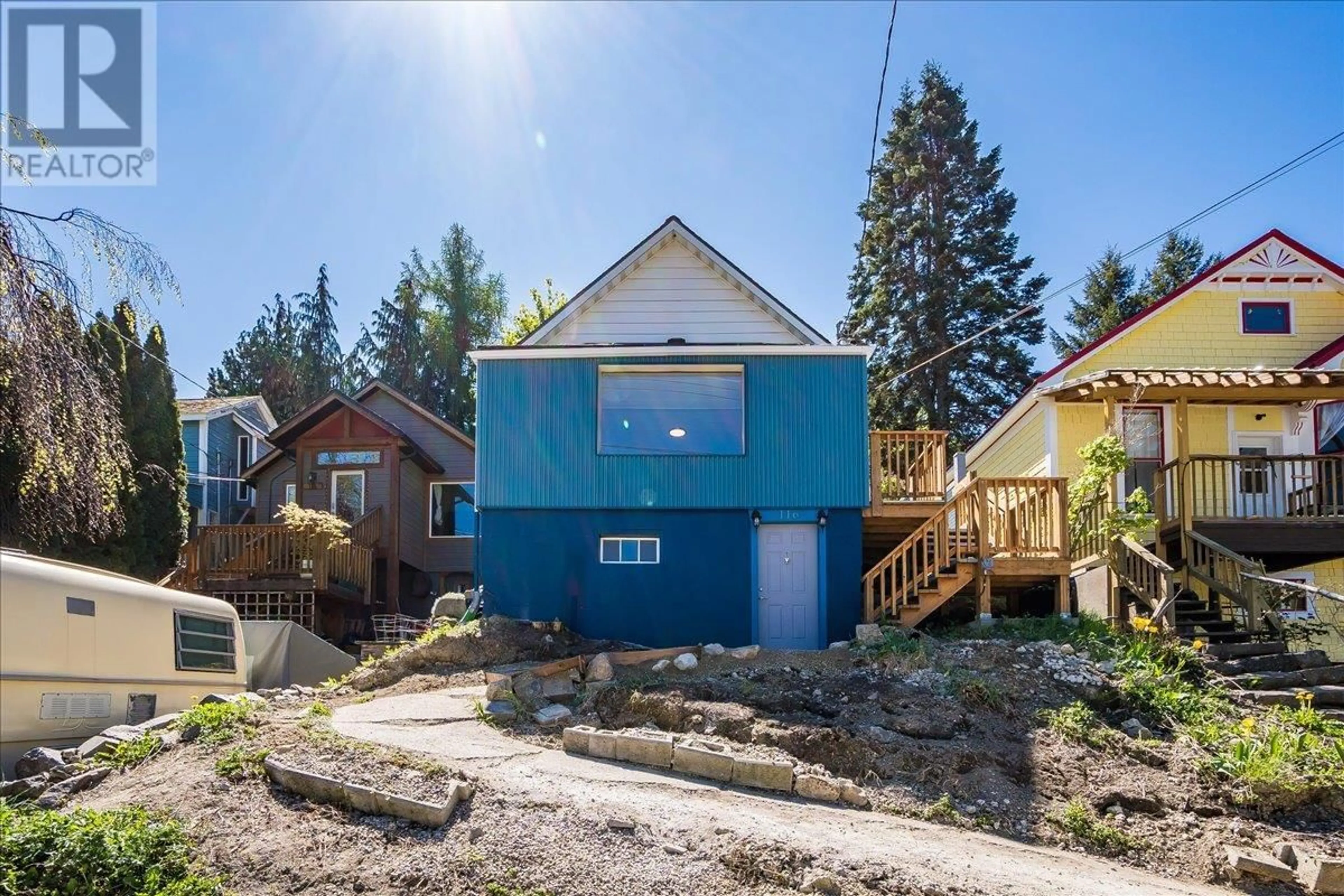 A pic from outside/outdoor area/front of a property/back of a property/a pic from drone, street for 116 CHATHAM STREET, Nelson British Columbia V1L3Y8