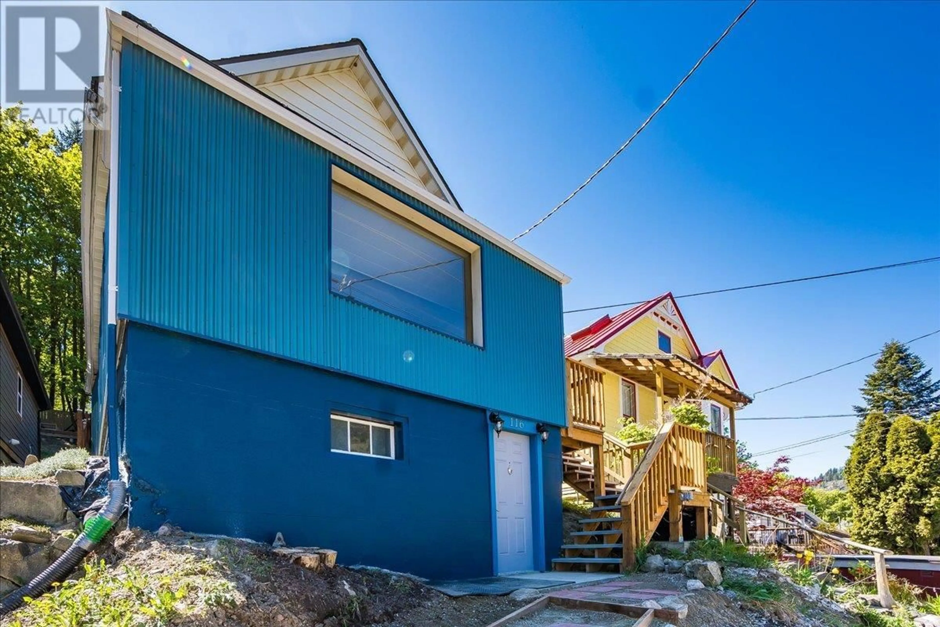 A pic from outside/outdoor area/front of a property/back of a property/a pic from drone, street for 116 CHATHAM STREET, Nelson British Columbia V1L3Y8