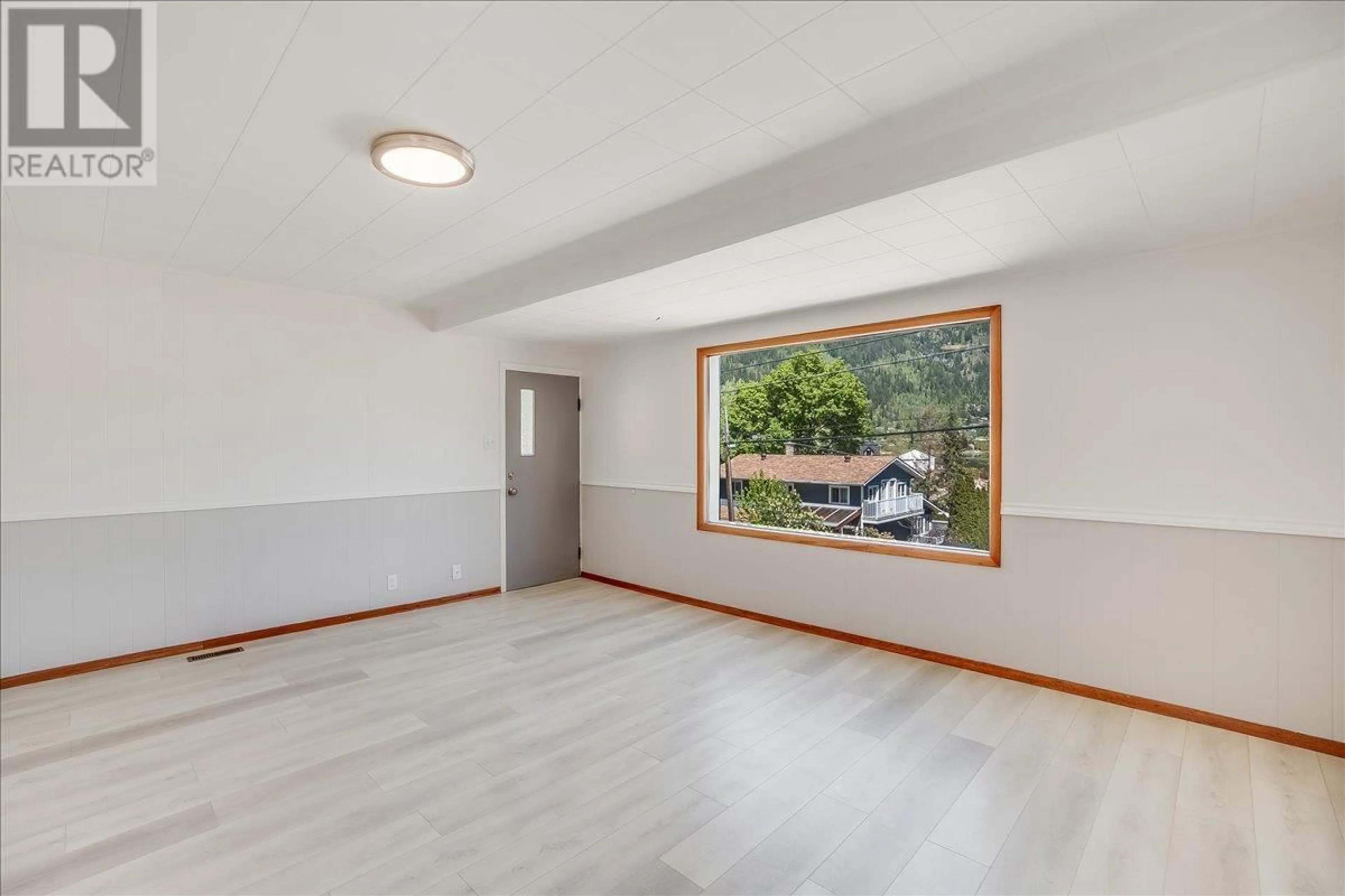 Unknown for 116 CHATHAM STREET, Nelson British Columbia V1L3Y8