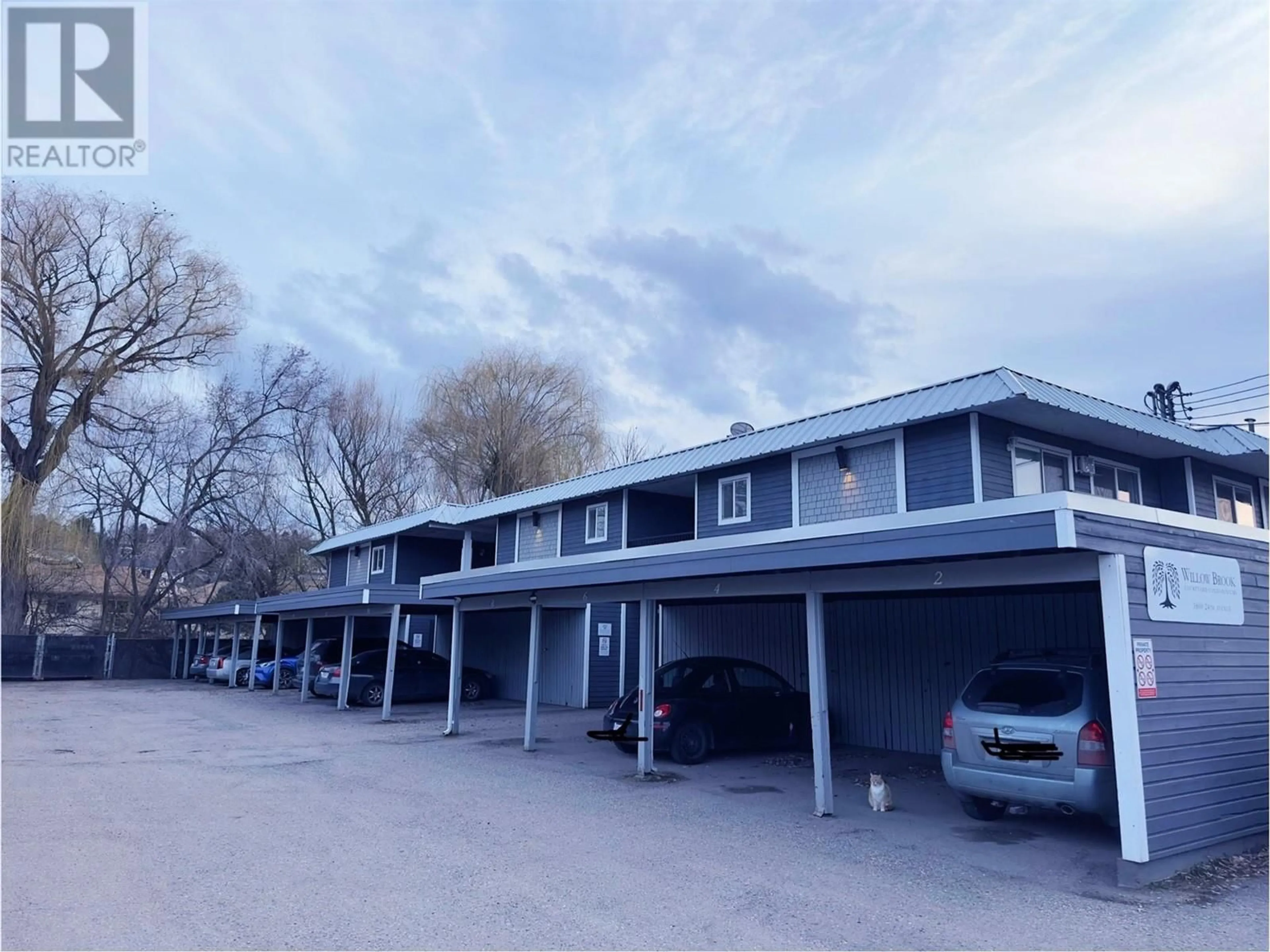 A pic from outside/outdoor area/front of a property/back of a property/a pic from drone, building for 208 - 3800 24 AVENUE, Vernon British Columbia V1T1L9